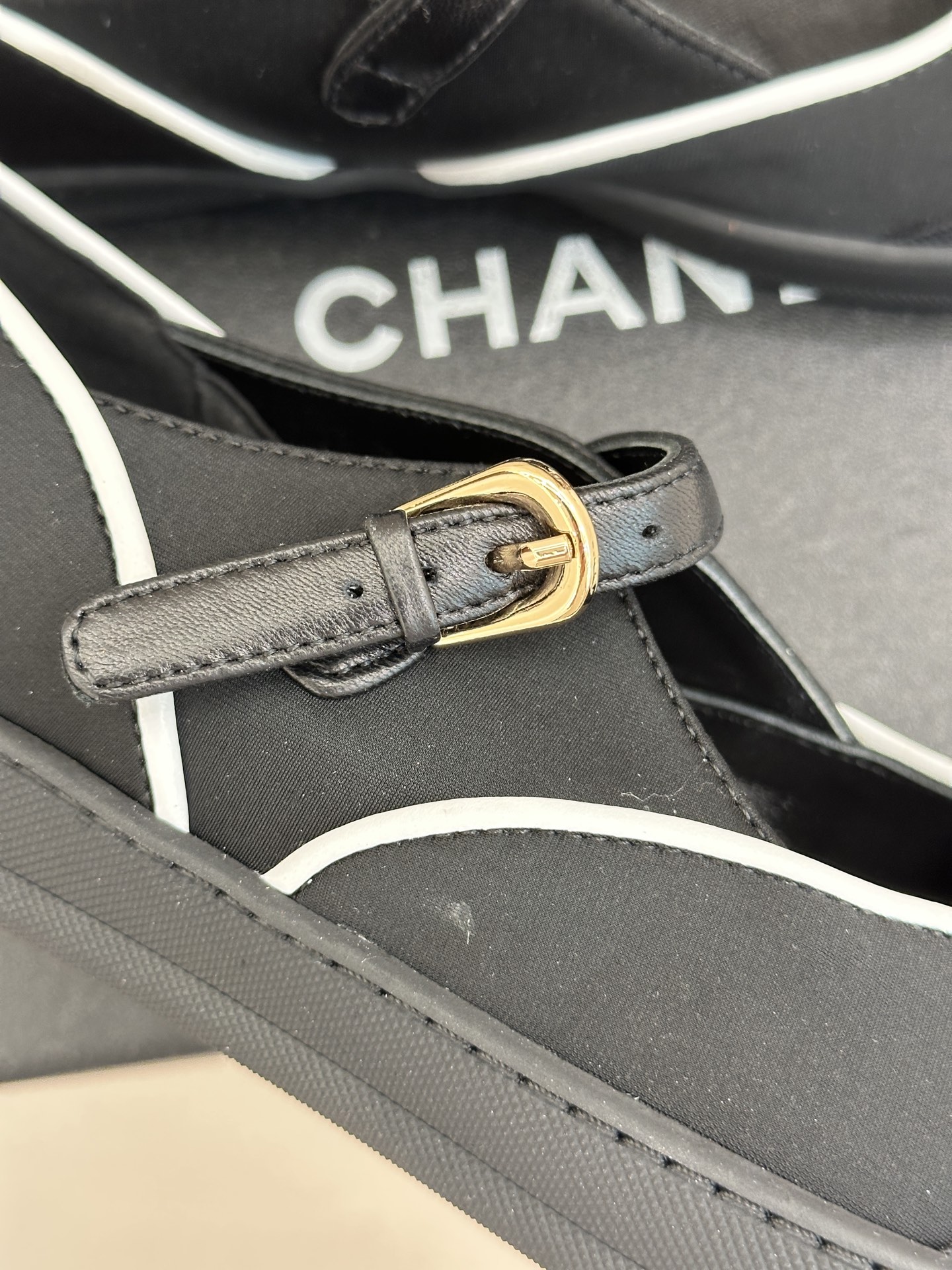 CHANE*｜小香26S双C休闲康鹏玛丽珍鞋复刻中古康鹏的复古魂法式优雅与日常舒适浑然天成。触感软糯如云