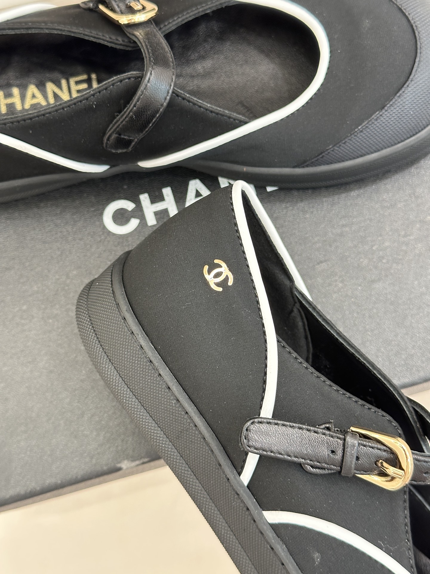 CHANE*｜小香26S双C休闲康鹏玛丽珍鞋复刻中古康鹏的复古魂法式优雅与日常舒适浑然天成。触感软糯如云