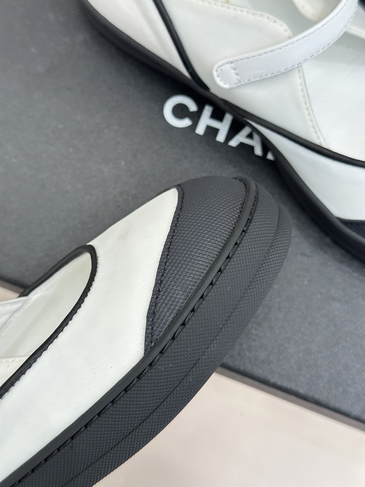 CHANE*｜小香26S双C休闲康鹏玛丽珍鞋复刻中古康鹏的复古魂法式优雅与日常舒适浑然天成。触感软糯如云