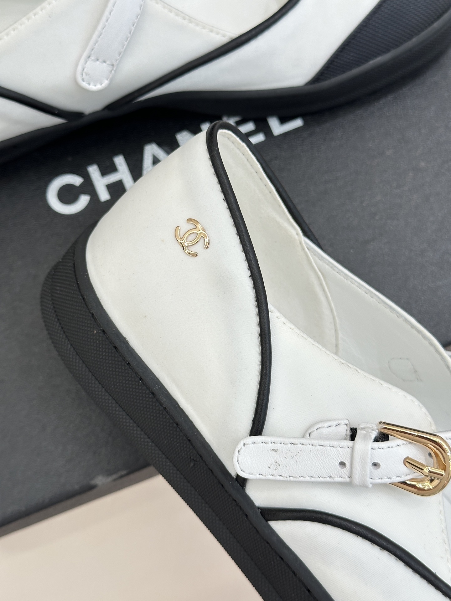 CHANE*｜小香26S双C休闲康鹏玛丽珍鞋复刻中古康鹏的复古魂法式优雅与日常舒适浑然天成。触感软糯如云