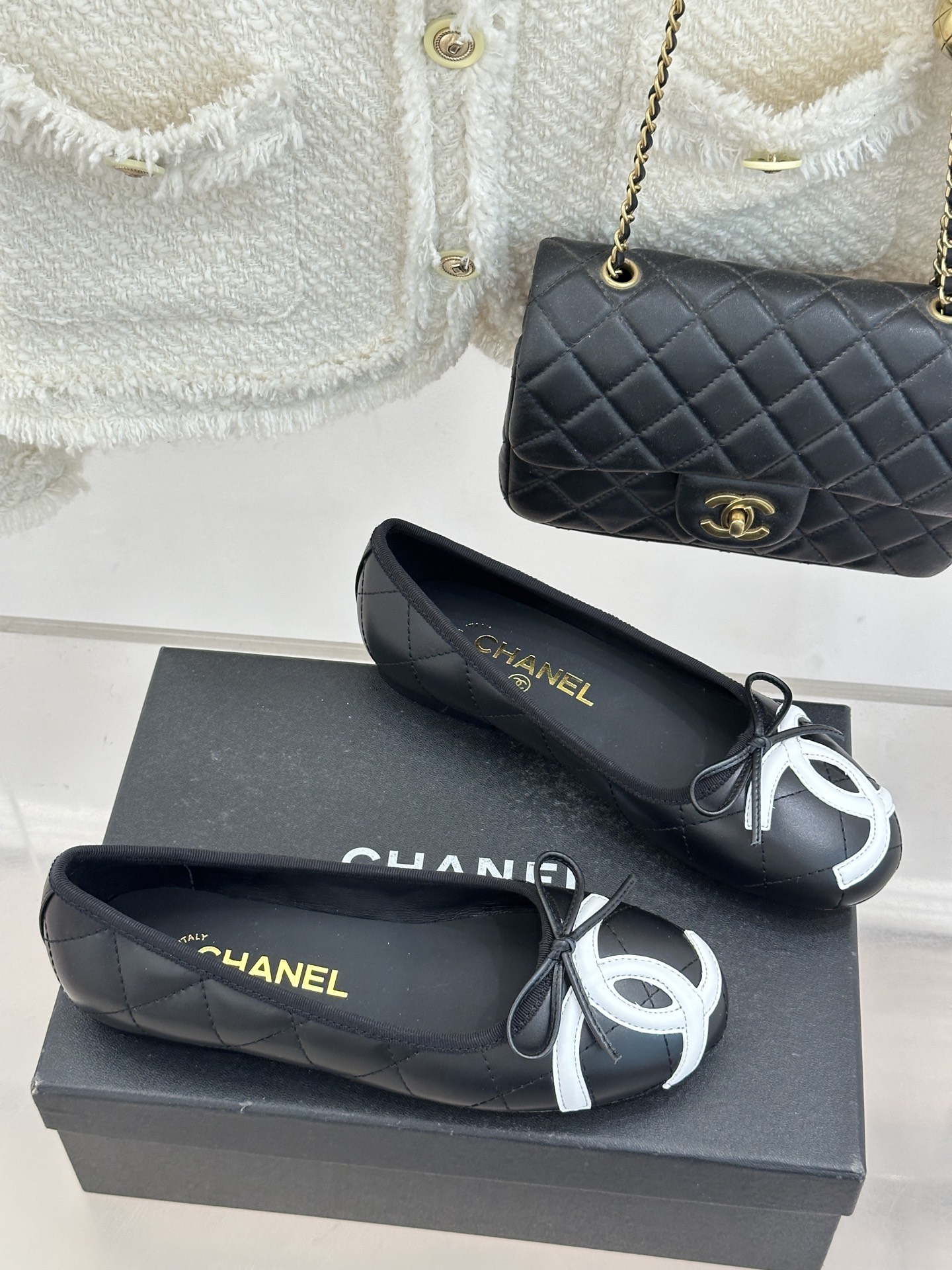 CHANE*｜小香经典大双c菱格蝴蝶结芭蕾舞鞋当菱格纹的密码邂逅芭蕾的灵动这双单鞋便成了穿越时光的优雅载
