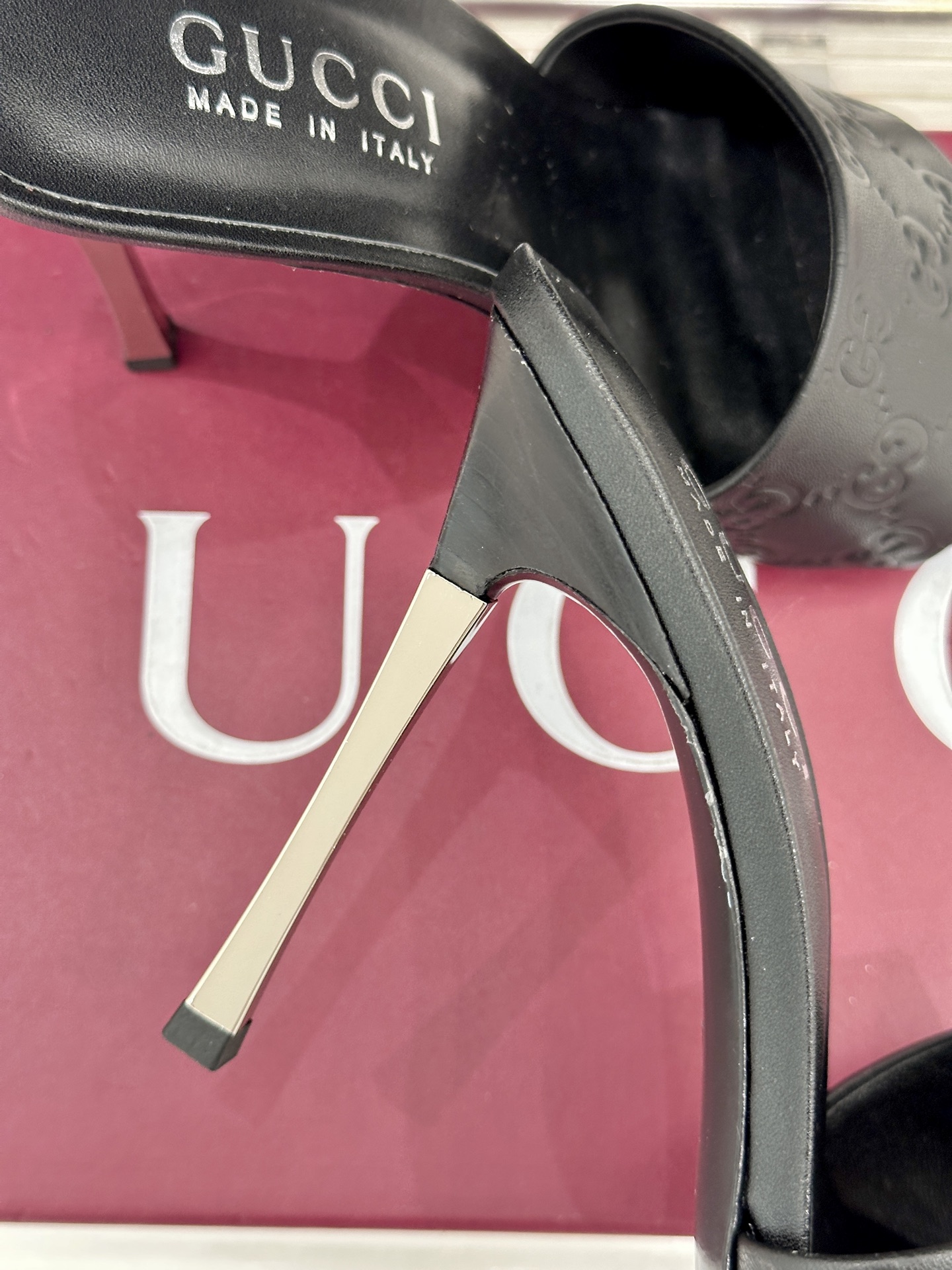 Gucci/古驰26WF新品老花一字带金属跟高跟拖鞋以经典GG老花铺陈复古基调标志性双G纹样流转意式典藏