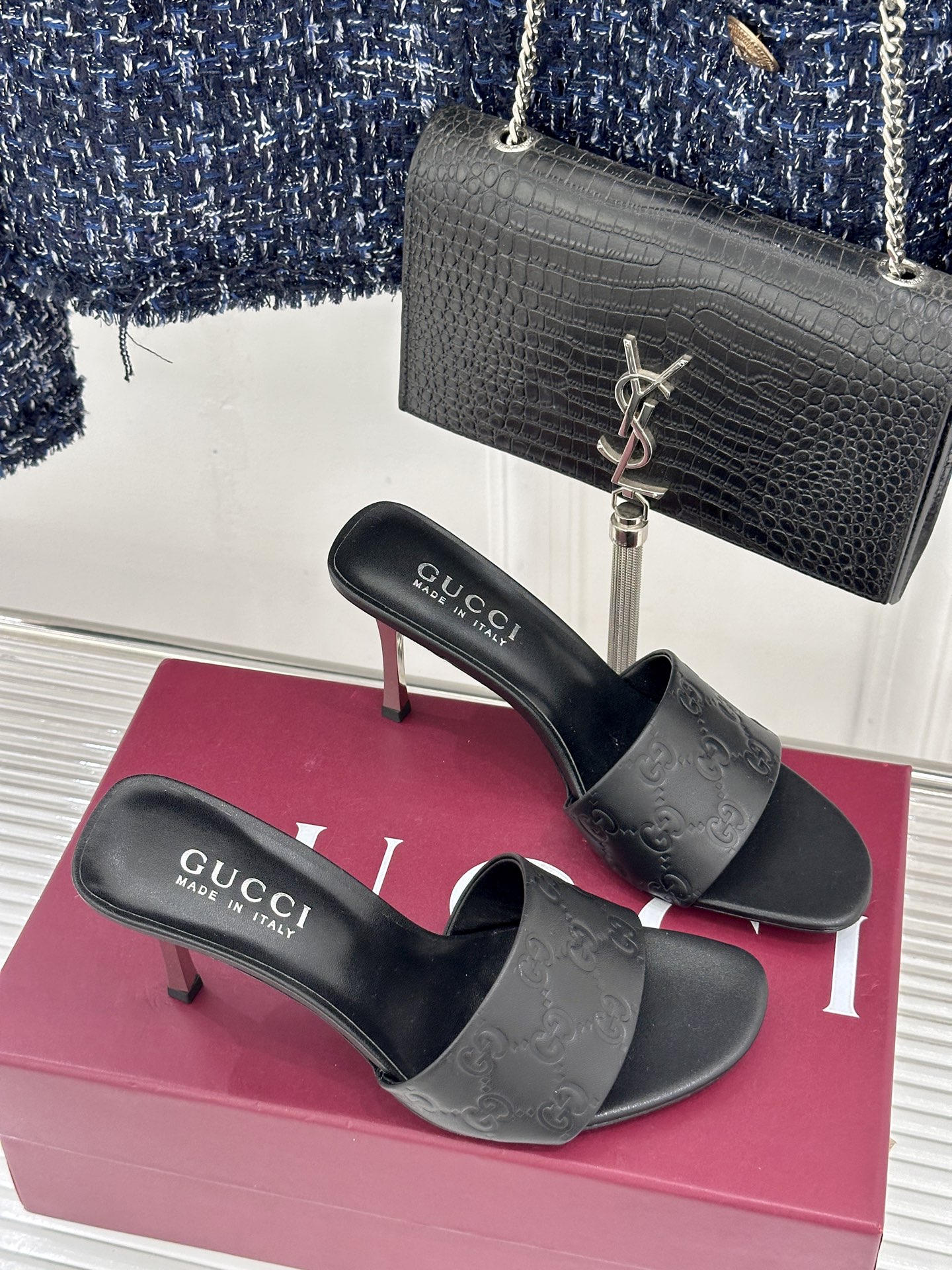 Gucci/古驰26WF新品老花一字带金属跟高跟拖鞋以经典GG老花铺陈复古基调标志性双G纹样流转意式典藏