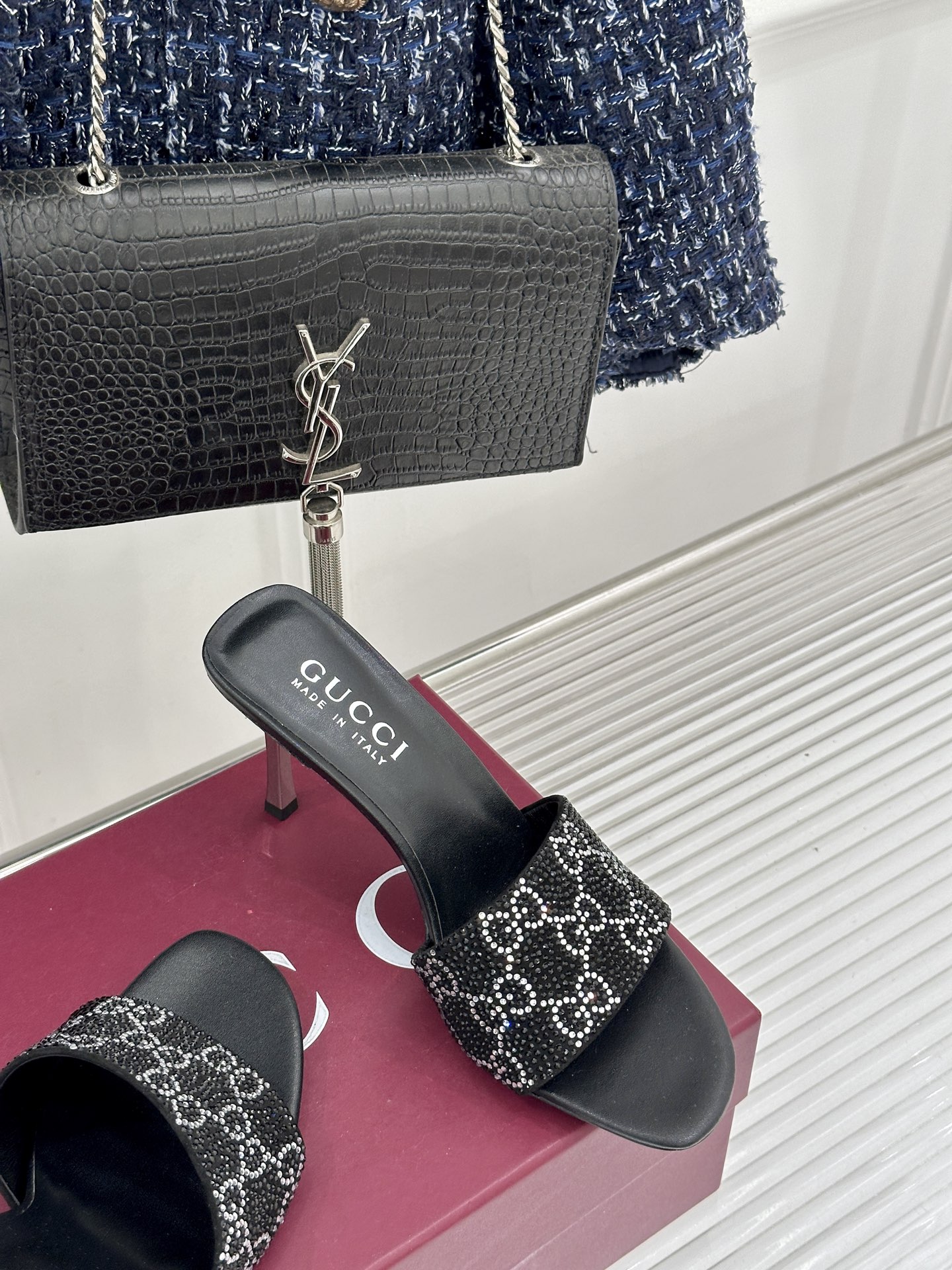 Gucci/古驰26WF新品老花一字带金属跟高跟拖鞋以经典GG老花铺陈复古基调标志性双G纹样流转意式典藏