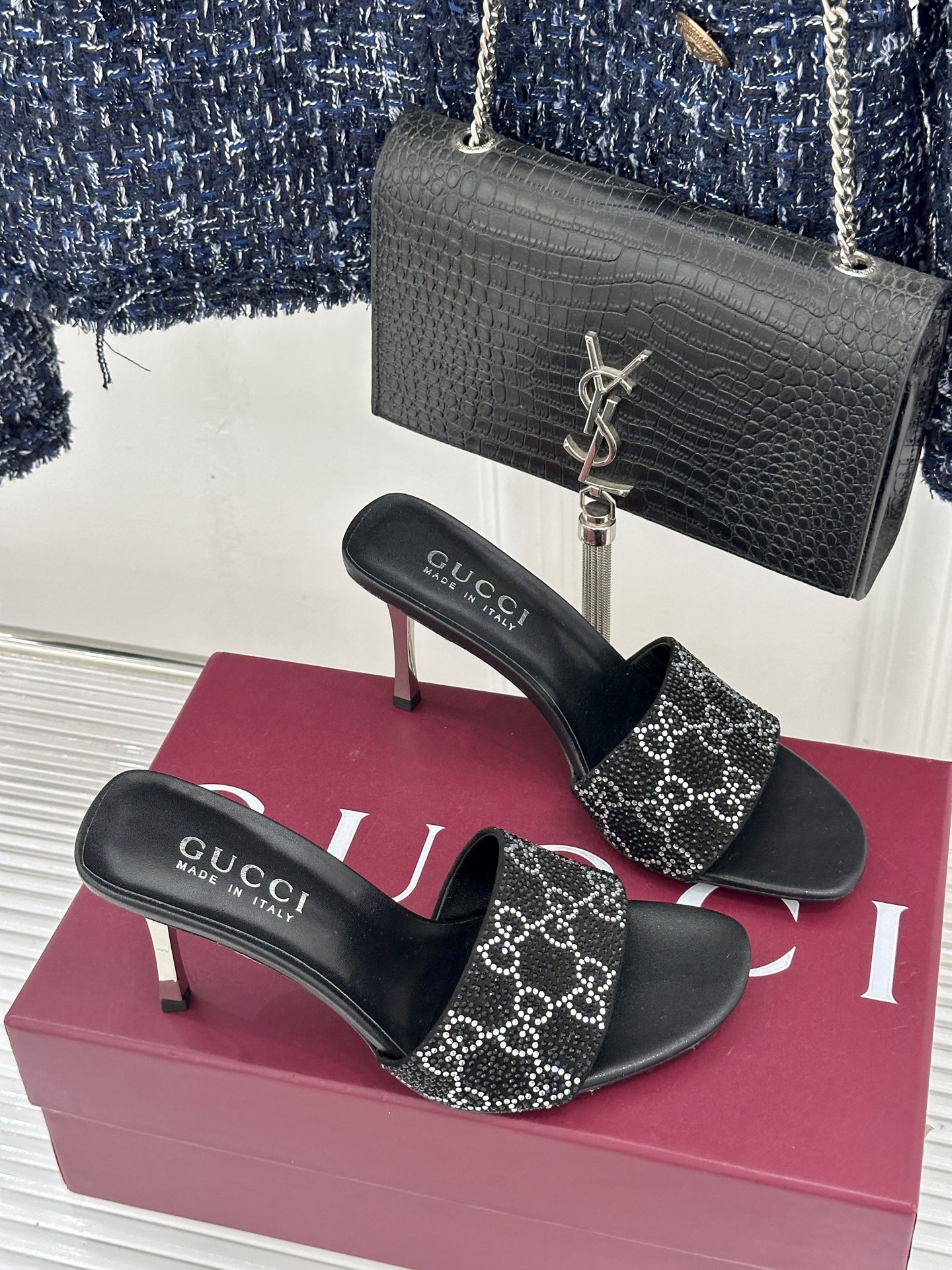 Gucci/古驰26WF新品老花一字带金属跟高跟拖鞋以经典GG老花铺陈复古基调标志性双G纹样流转意式典藏