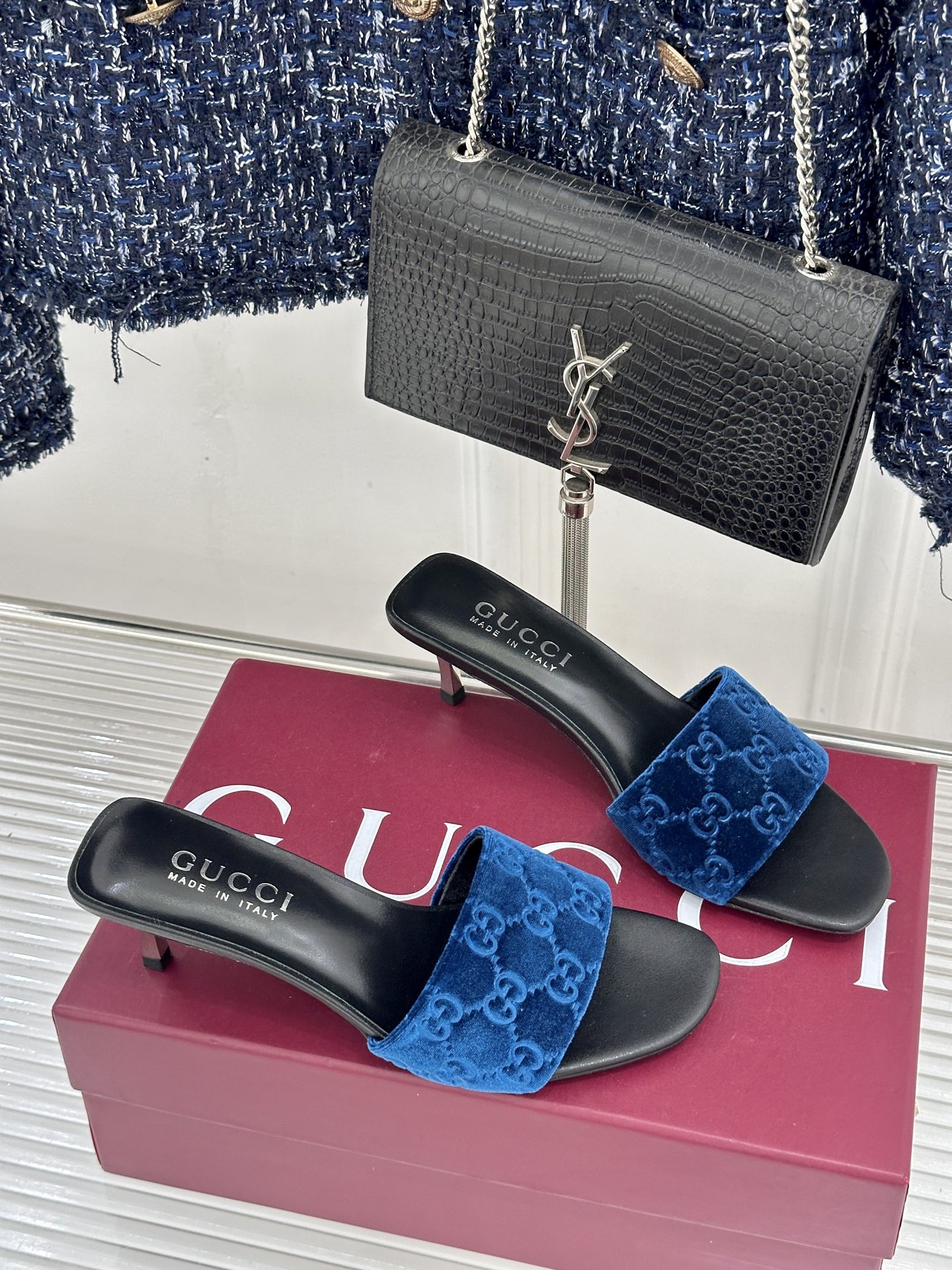 Gucci/古驰26WF新品老花一字带金属跟高跟拖鞋以经典GG老花铺陈复古基调标志性双G纹样流转意式典藏