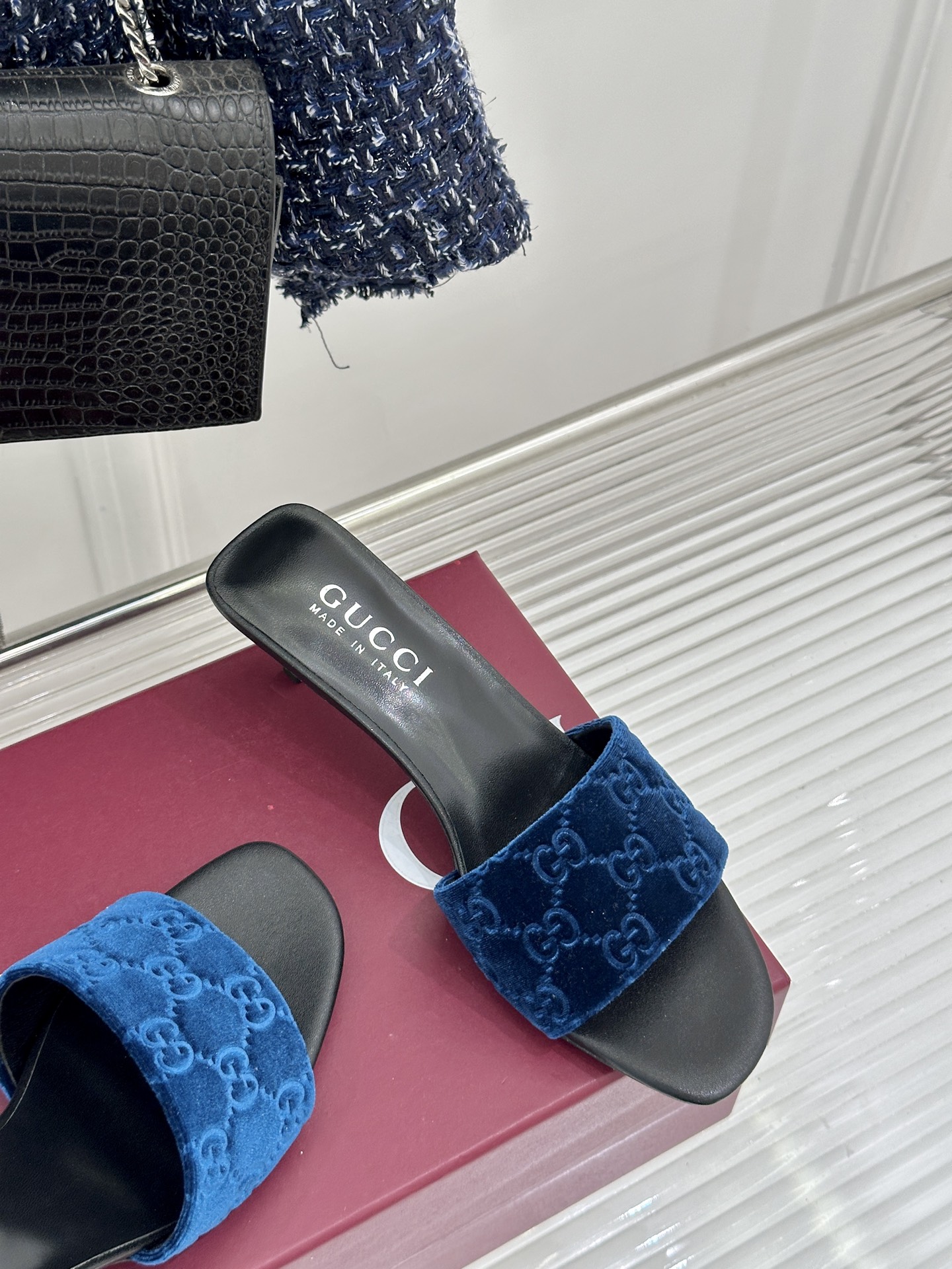 Gucci/古驰26WF新品老花一字带金属跟高跟拖鞋以经典GG老花铺陈复古基调标志性双G纹样流转意式典藏