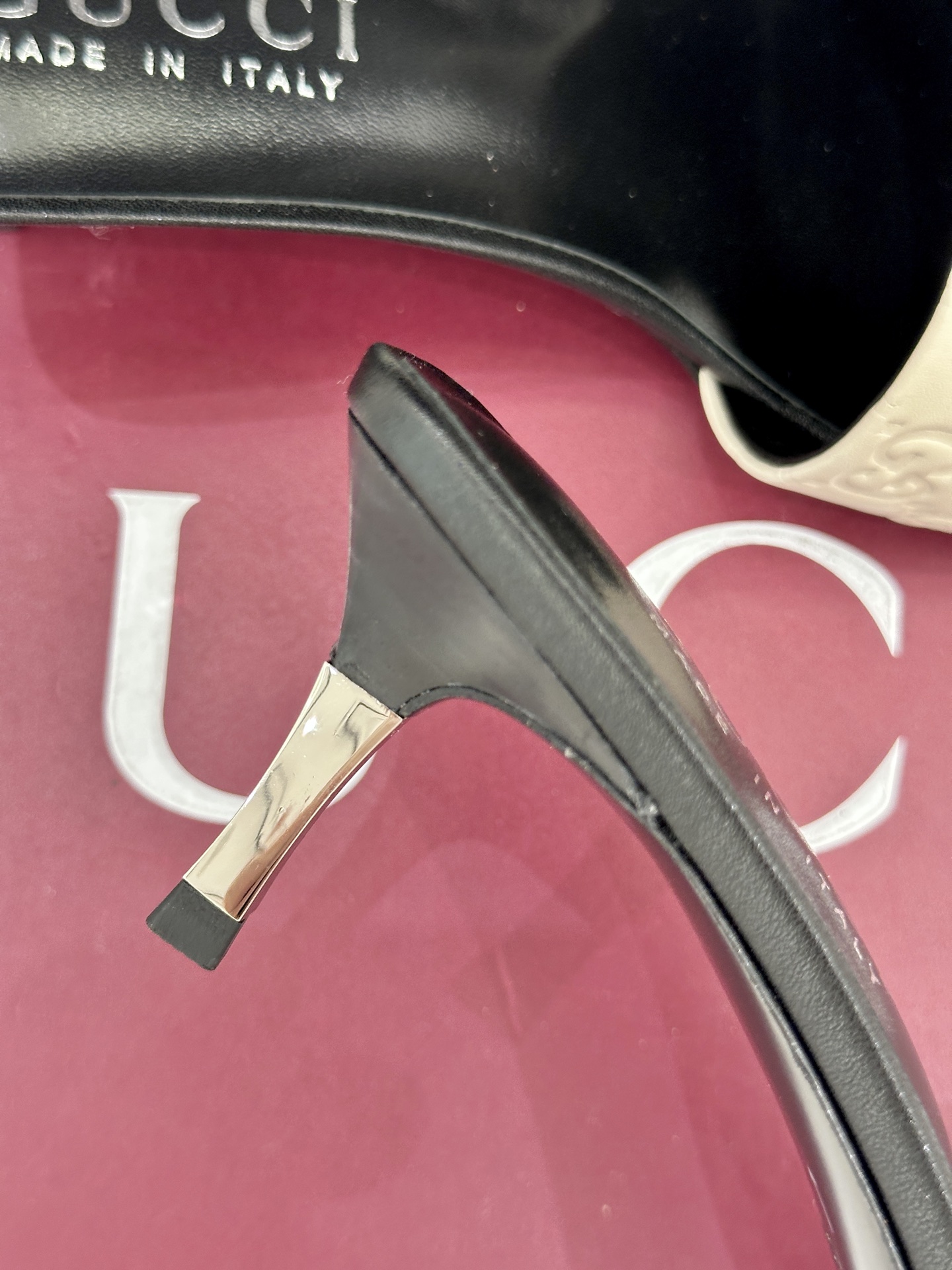 Gucci/古驰26WF新品老花一字带金属跟高跟拖鞋以经典GG老花铺陈复古基调标志性双G纹样流转意式典藏