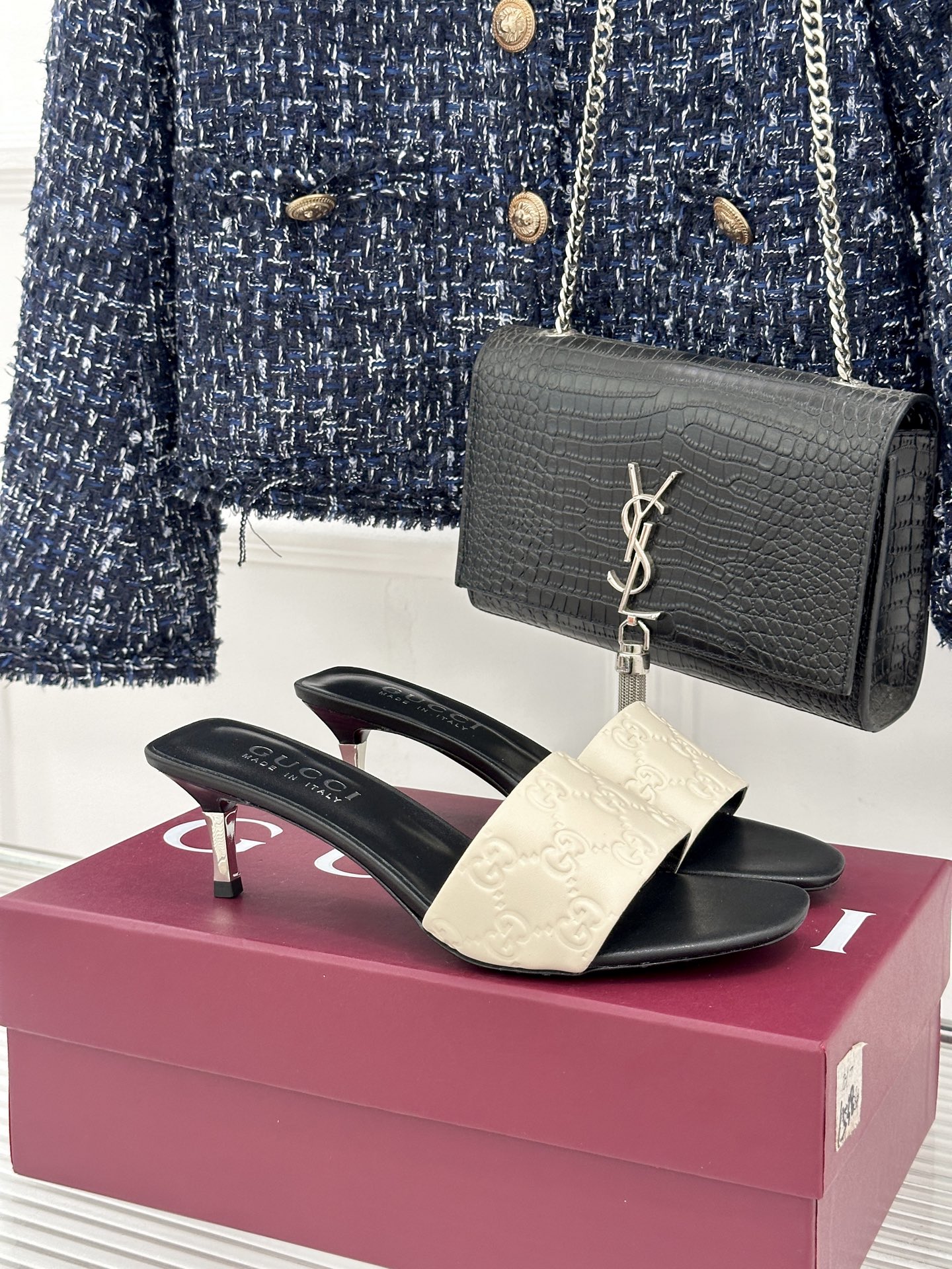 Gucci/古驰26WF新品老花一字带金属跟高跟拖鞋以经典GG老花铺陈复古基调标志性双G纹样流转意式典藏