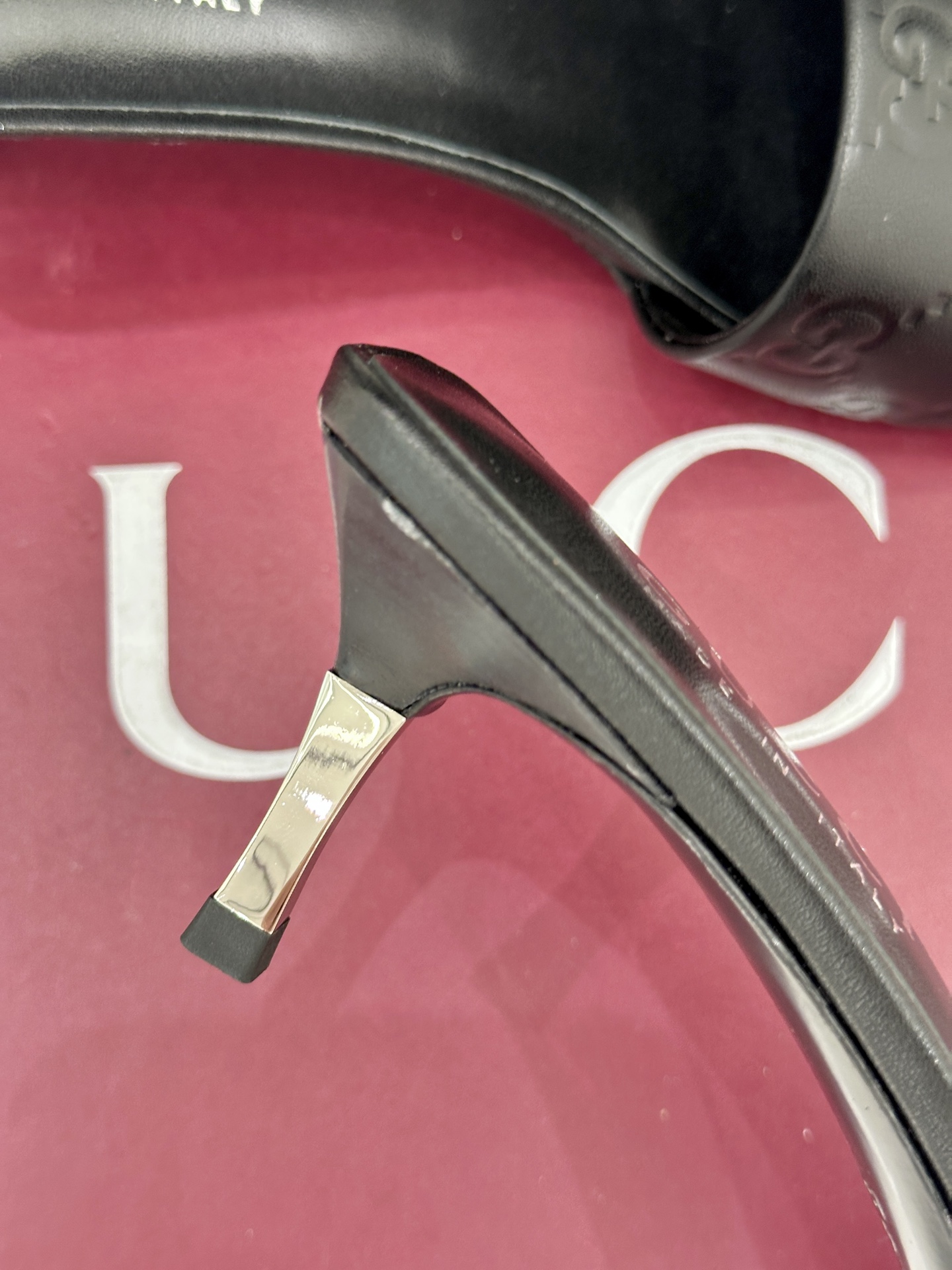 Gucci/古驰26WF新品老花一字带金属跟高跟拖鞋以经典GG老花铺陈复古基调标志性双G纹样流转意式典藏