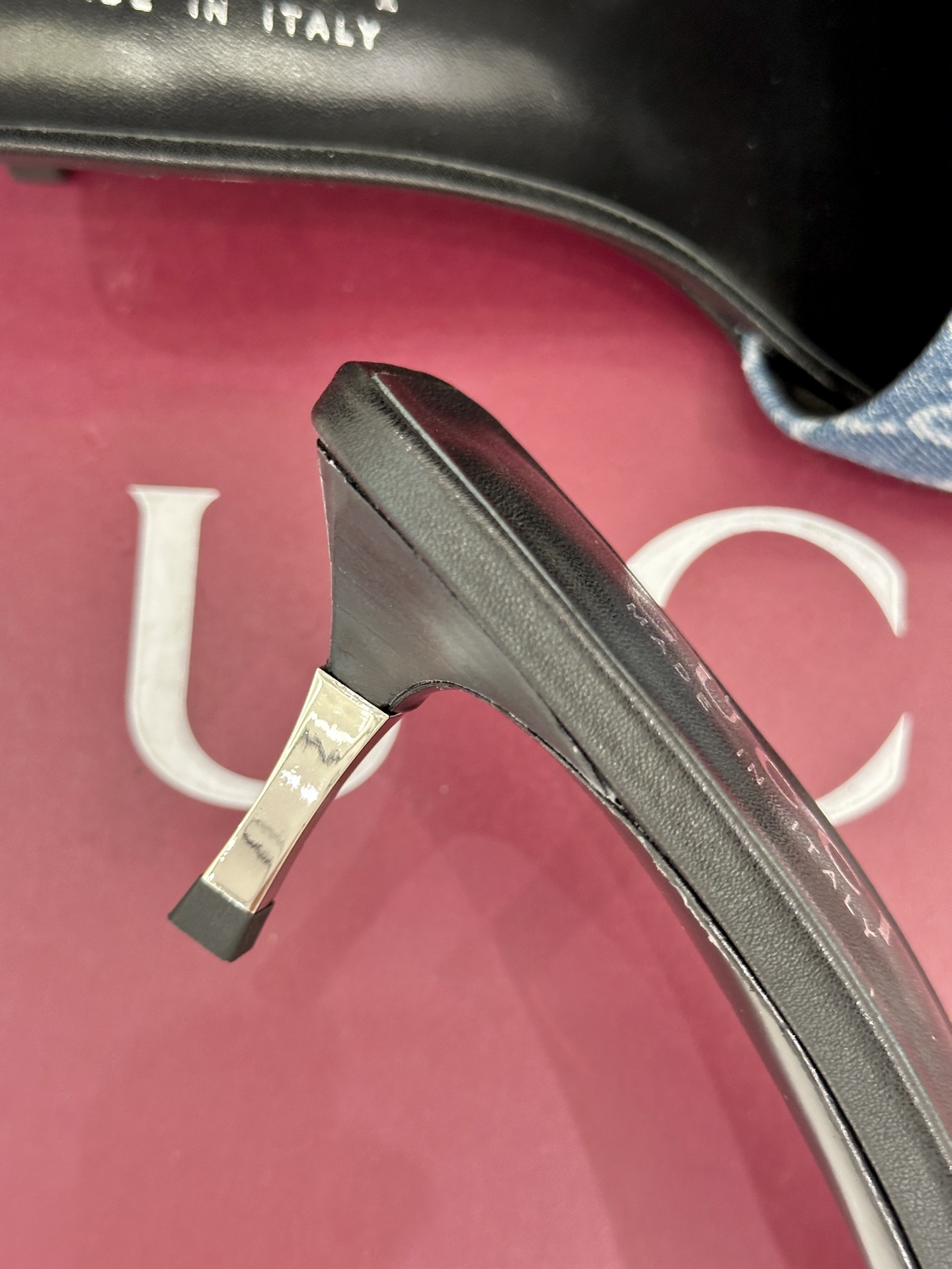 Gucci/古驰26WF新品老花一字带金属跟高跟拖鞋以经典GG老花铺陈复古基调标志性双G纹样流转意式典藏