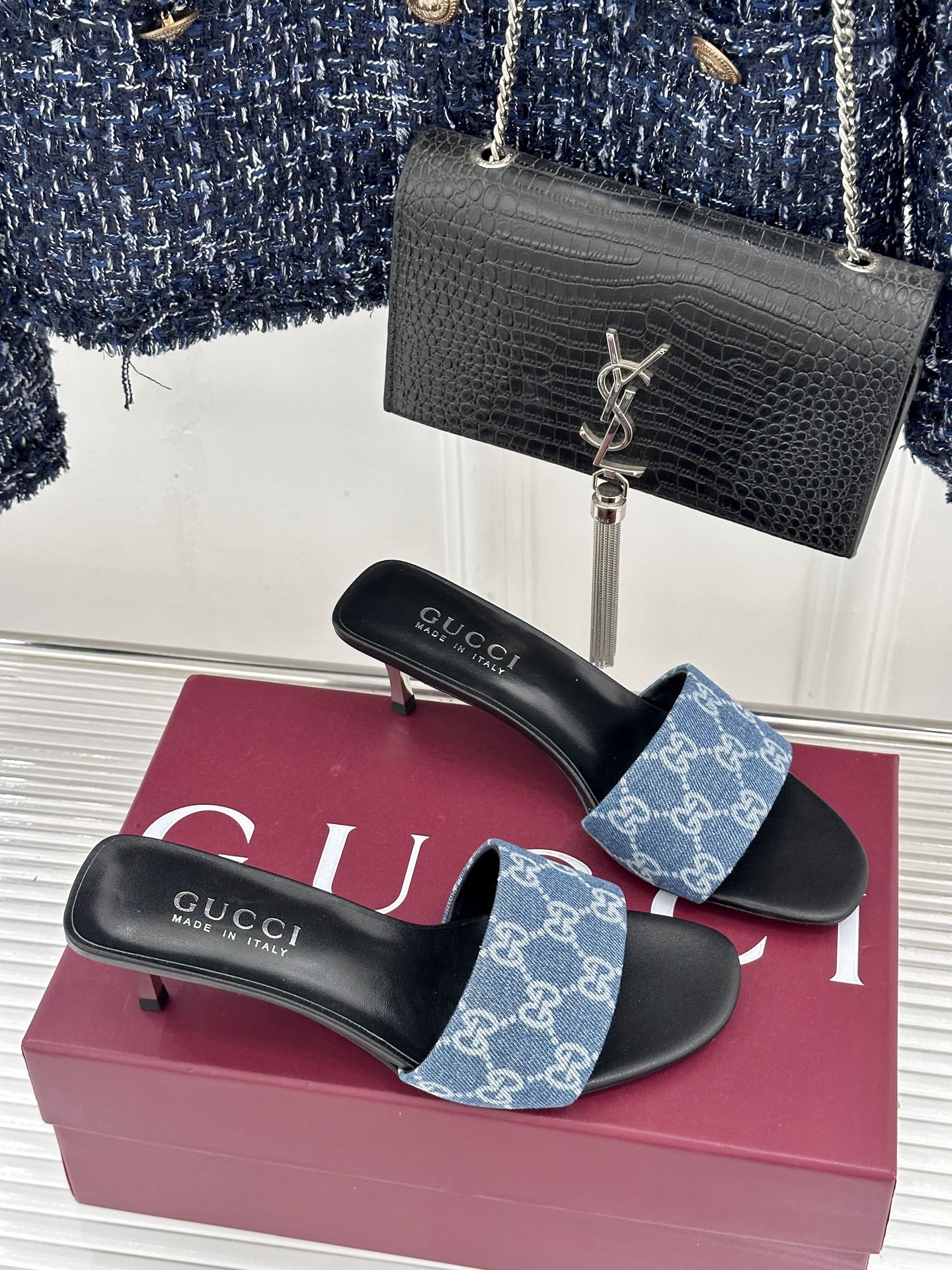Gucci/古驰26WF新品老花一字带金属跟高跟拖鞋以经典GG老花铺陈复古基调标志性双G纹样流转意式典藏
