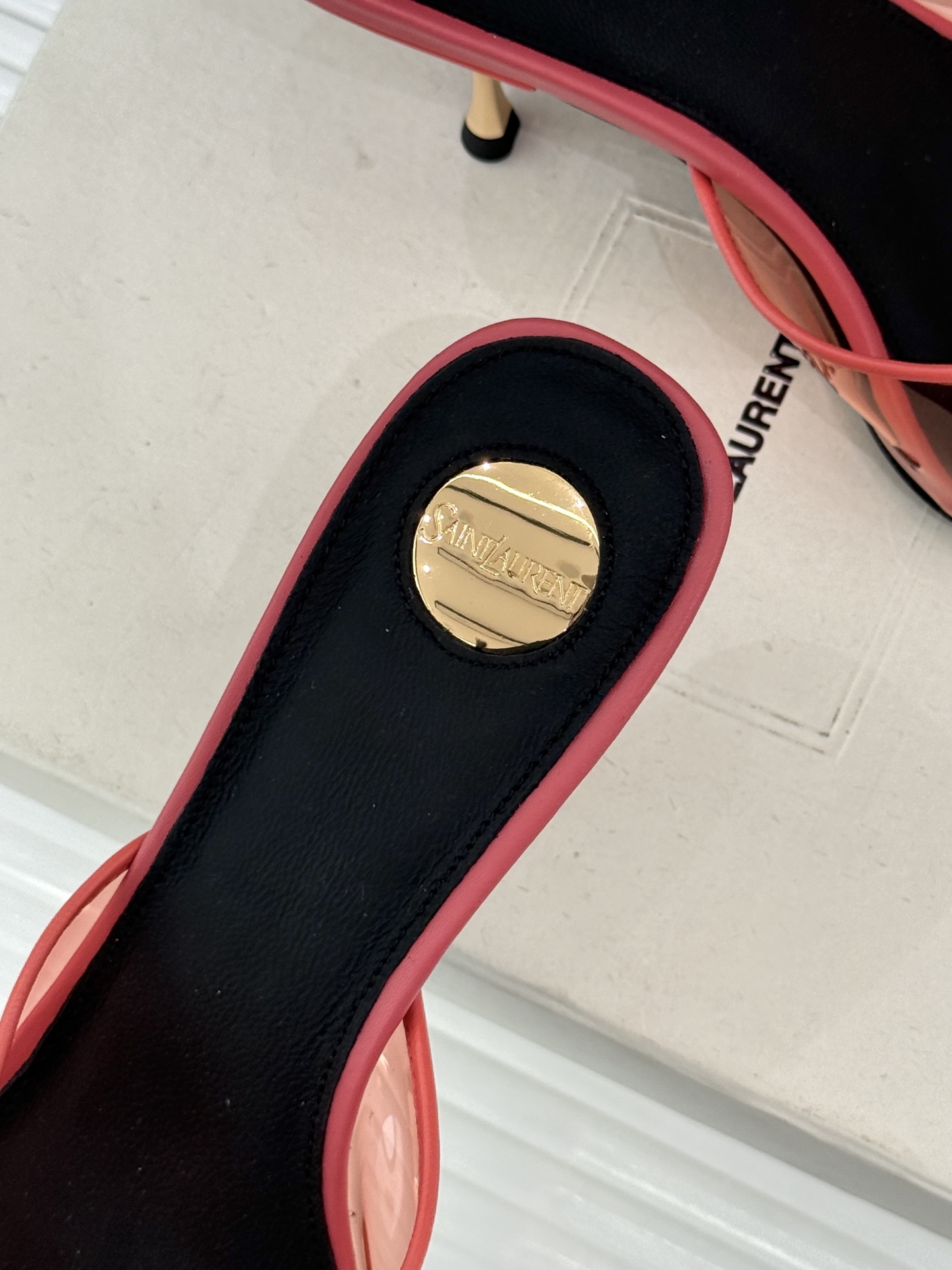 Saint Laurent /圣罗兰YSL26WF新品水钻YSL字母胶片尖头高跟拖鞋是法式性感与轻奢的极