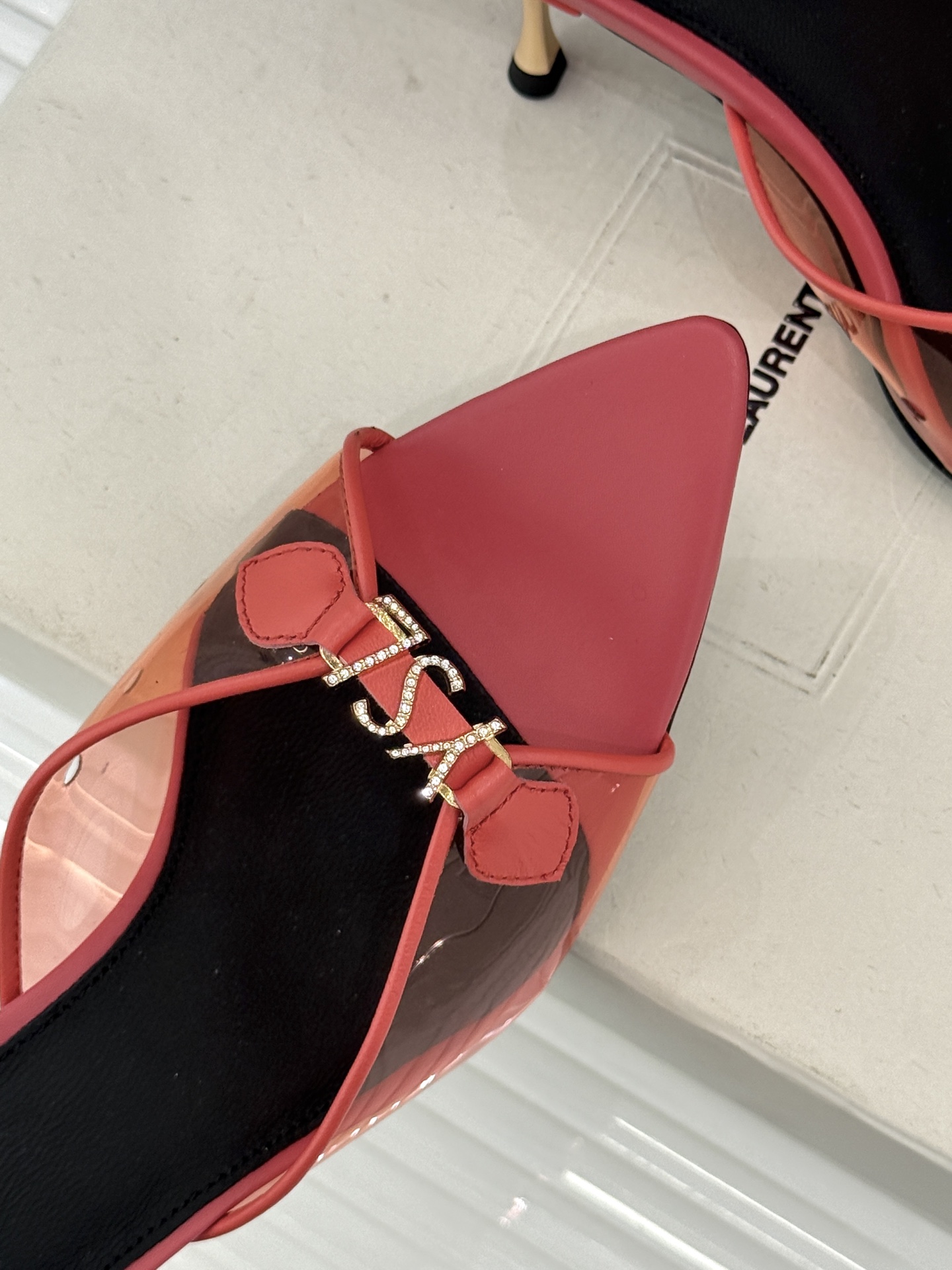 Saint Laurent /圣罗兰YSL26WF新品水钻YSL字母胶片尖头高跟拖鞋是法式性感与轻奢的极