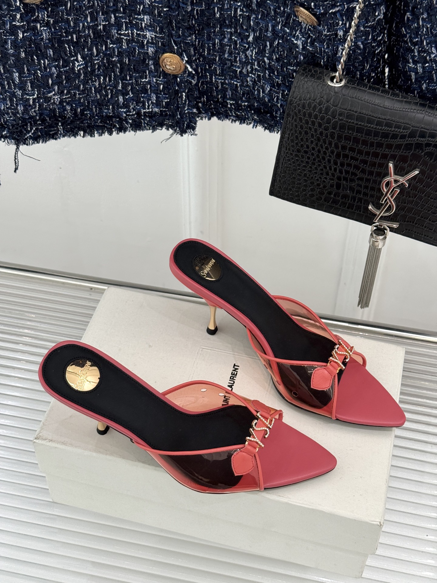 Saint Laurent /圣罗兰YSL26WF新品水钻YSL字母胶片尖头高跟拖鞋是法式性感与轻奢的极
