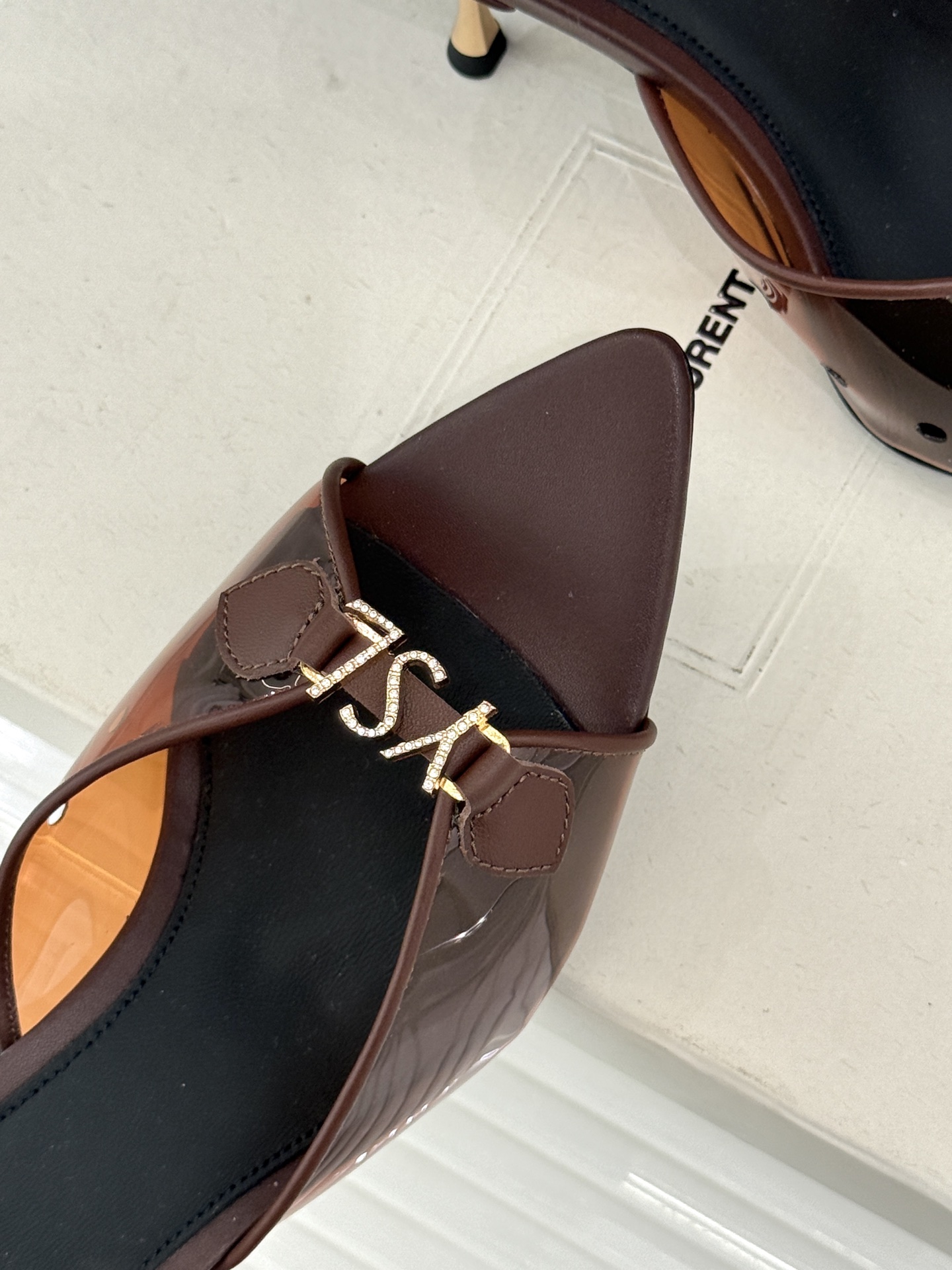 Saint Laurent /圣罗兰YSL26WF新品水钻YSL字母胶片尖头高跟拖鞋是法式性感与轻奢的极