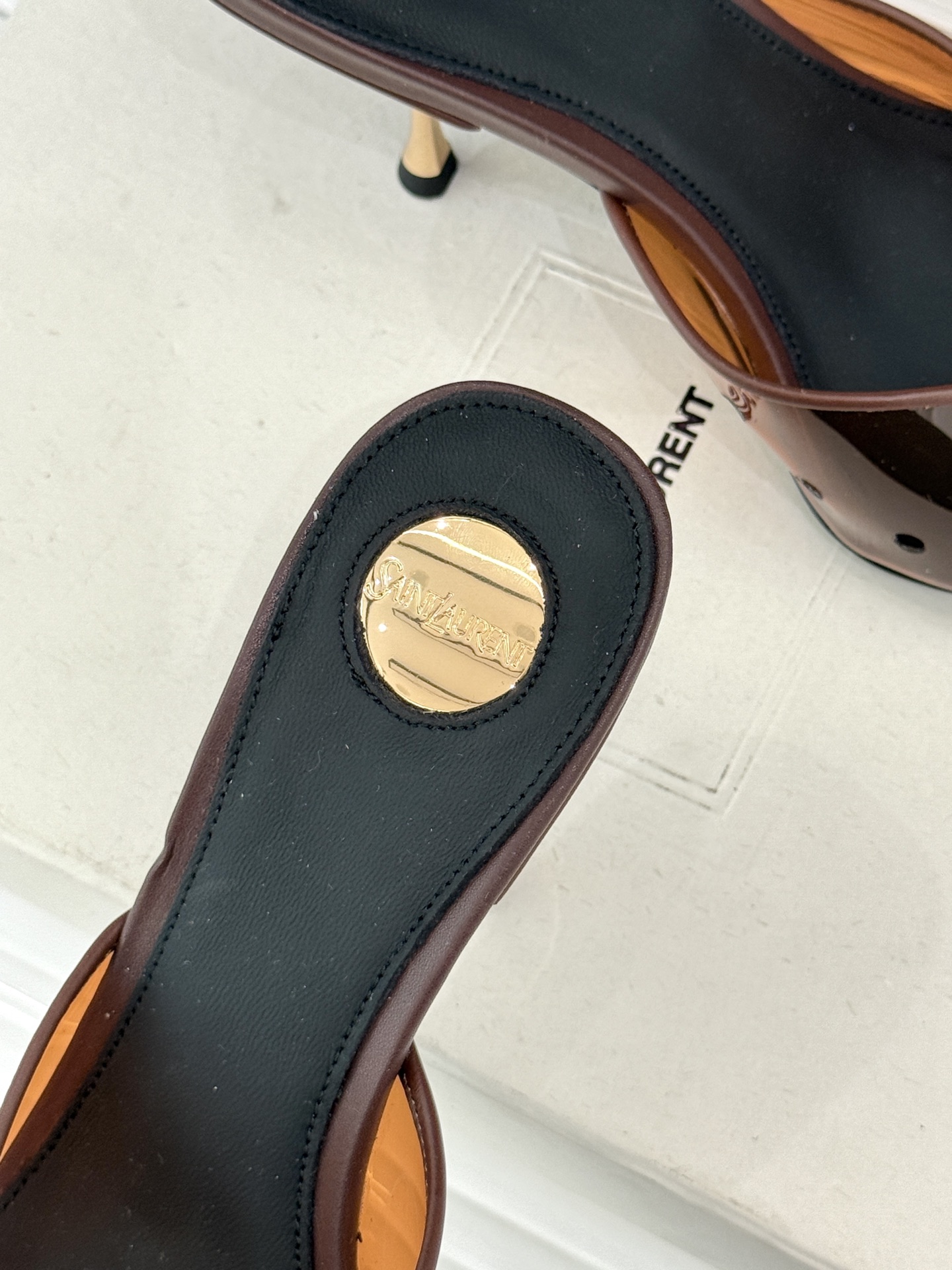 Saint Laurent /圣罗兰YSL26WF新品水钻YSL字母胶片尖头高跟拖鞋是法式性感与轻奢的极