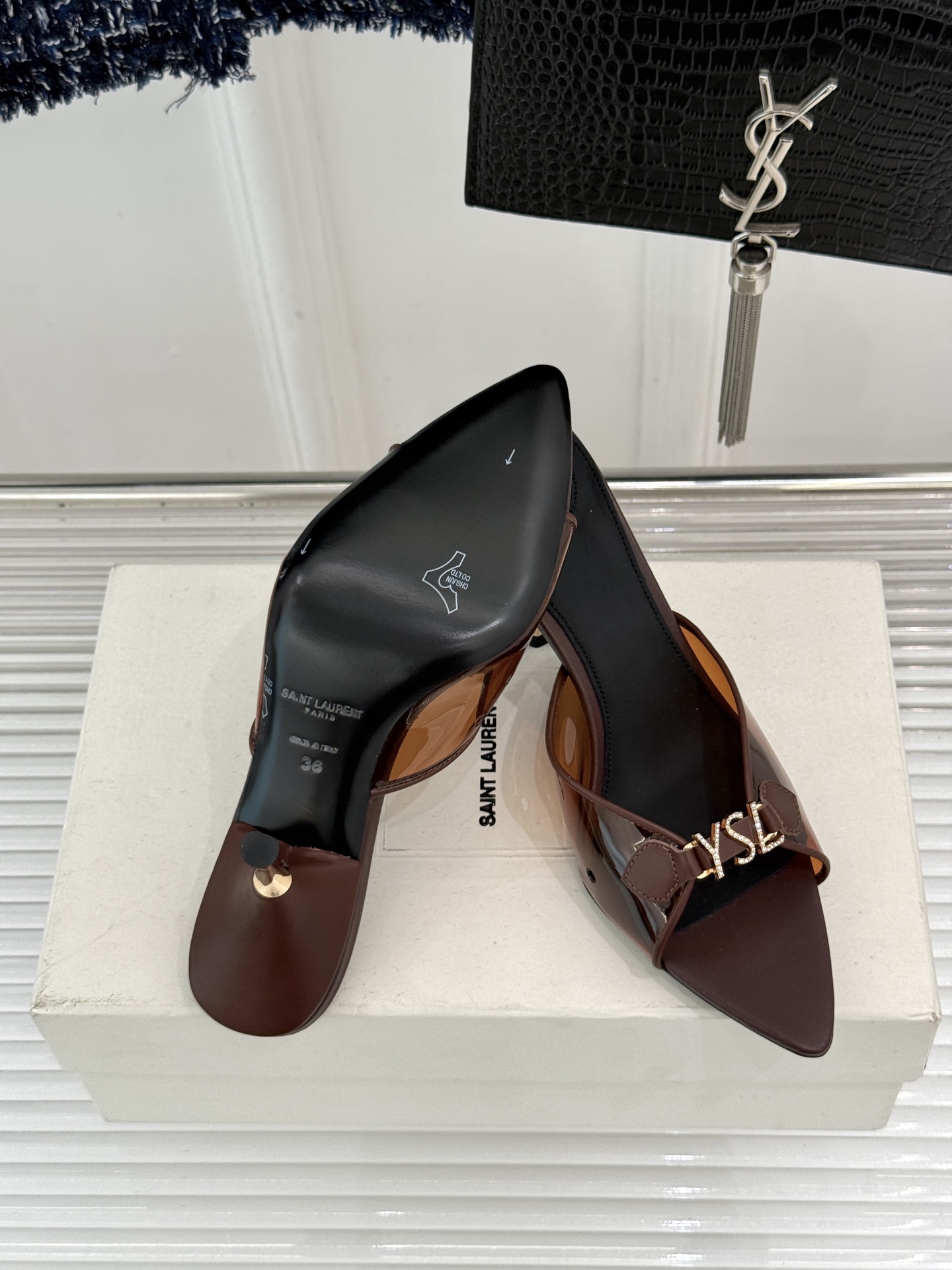 Saint Laurent /圣罗兰YSL26WF新品水钻YSL字母胶片尖头高跟拖鞋是法式性感与轻奢的极