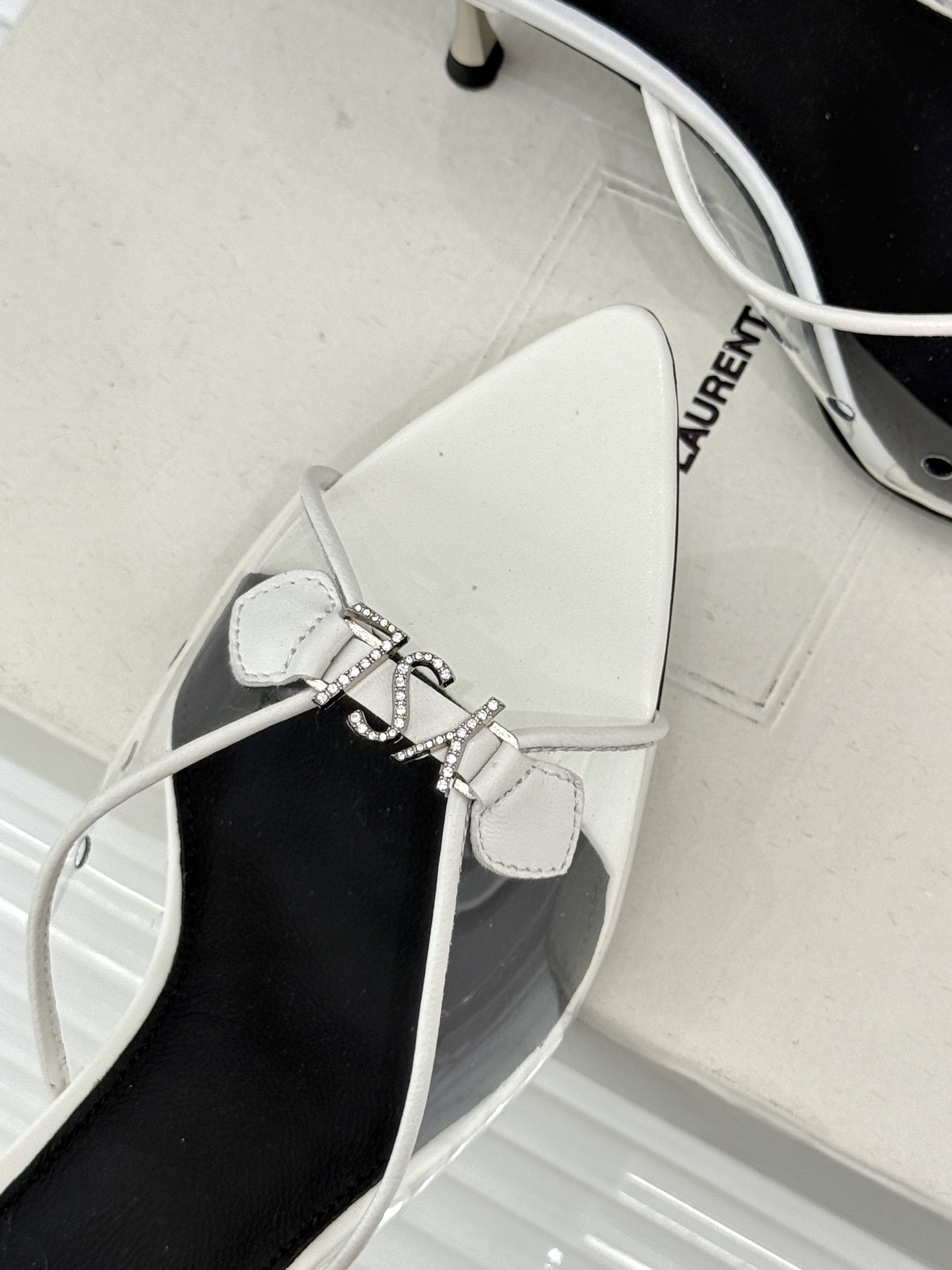 Saint Laurent /圣罗兰YSL26WF新品水钻YSL字母胶片尖头高跟拖鞋是法式性感与轻奢的极