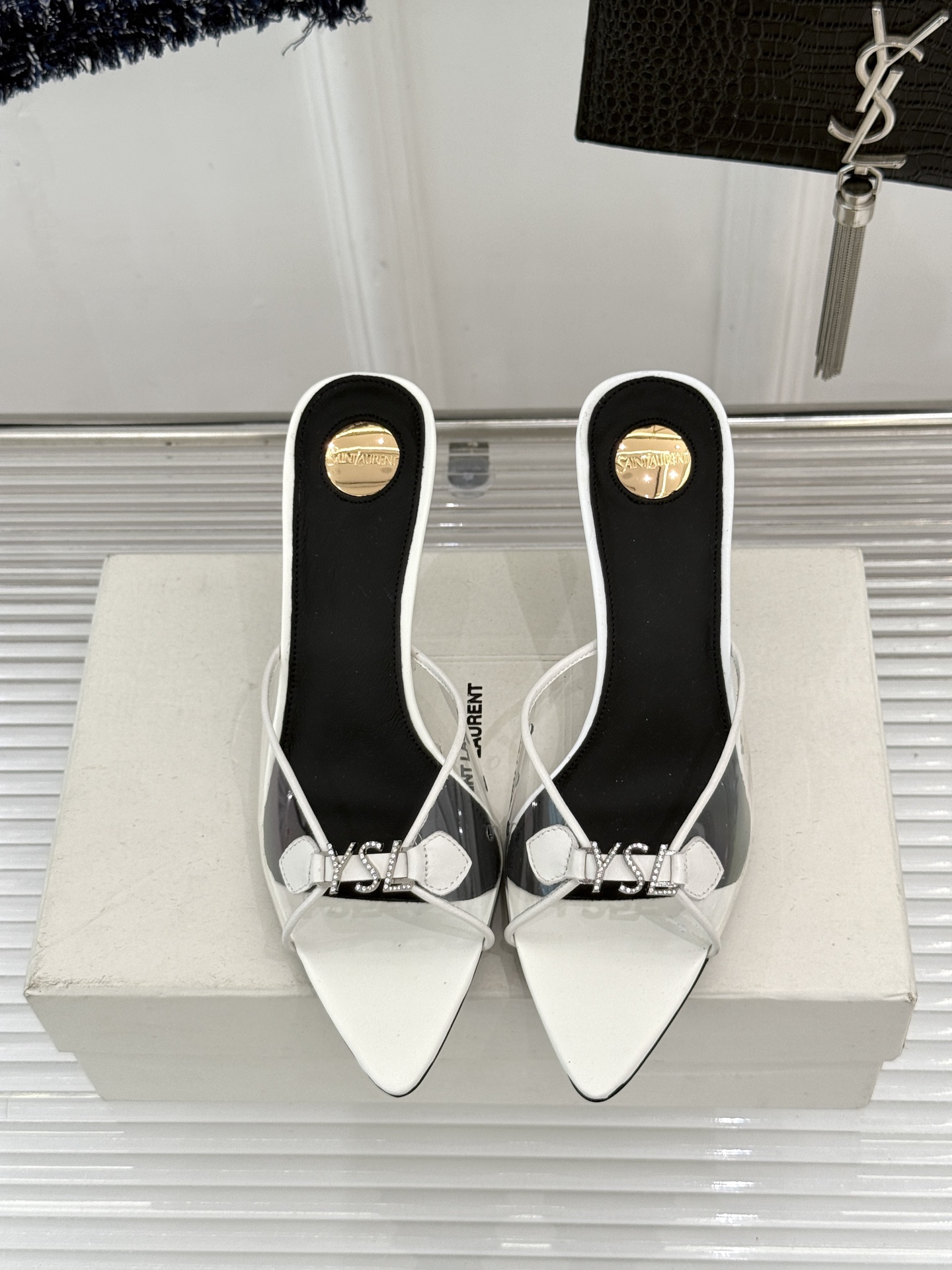Saint Laurent /圣罗兰YSL26WF新品水钻YSL字母胶片尖头高跟拖鞋是法式性感与轻奢的极