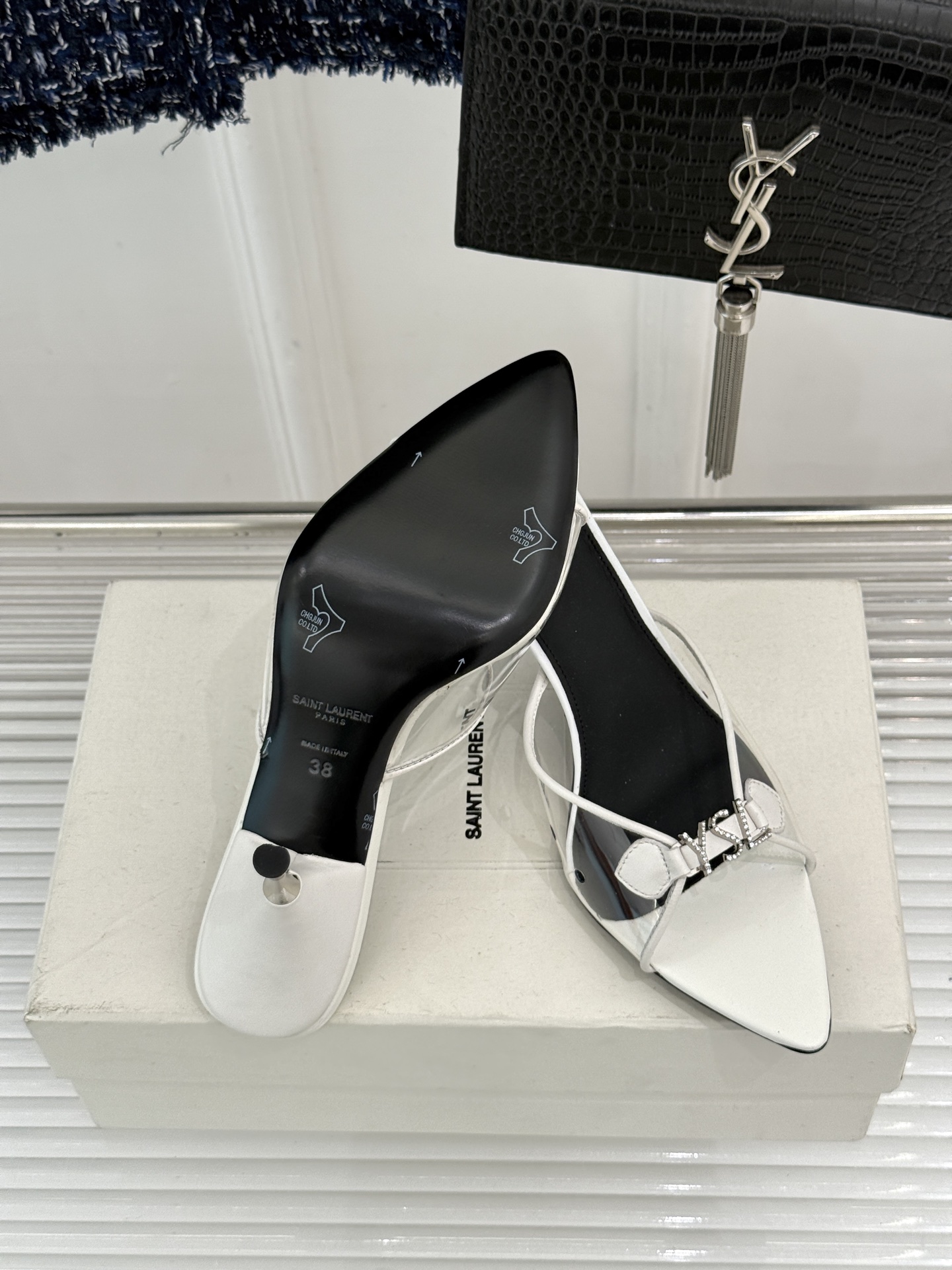 Saint Laurent /圣罗兰YSL26WF新品水钻YSL字母胶片尖头高跟拖鞋是法式性感与轻奢的极
