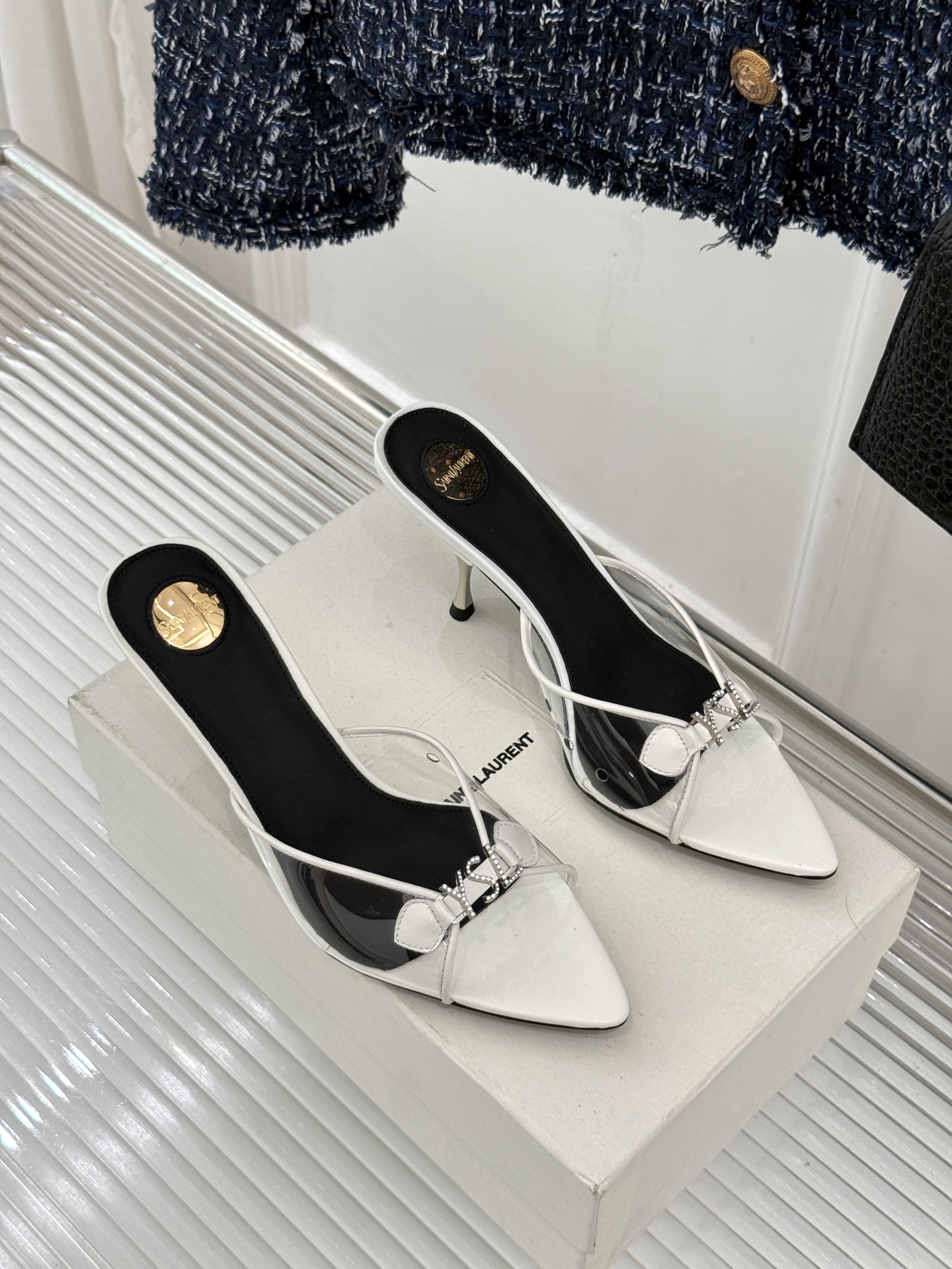 Saint Laurent /圣罗兰YSL26WF新品水钻YSL字母胶片尖头高跟拖鞋是法式性感与轻奢的极