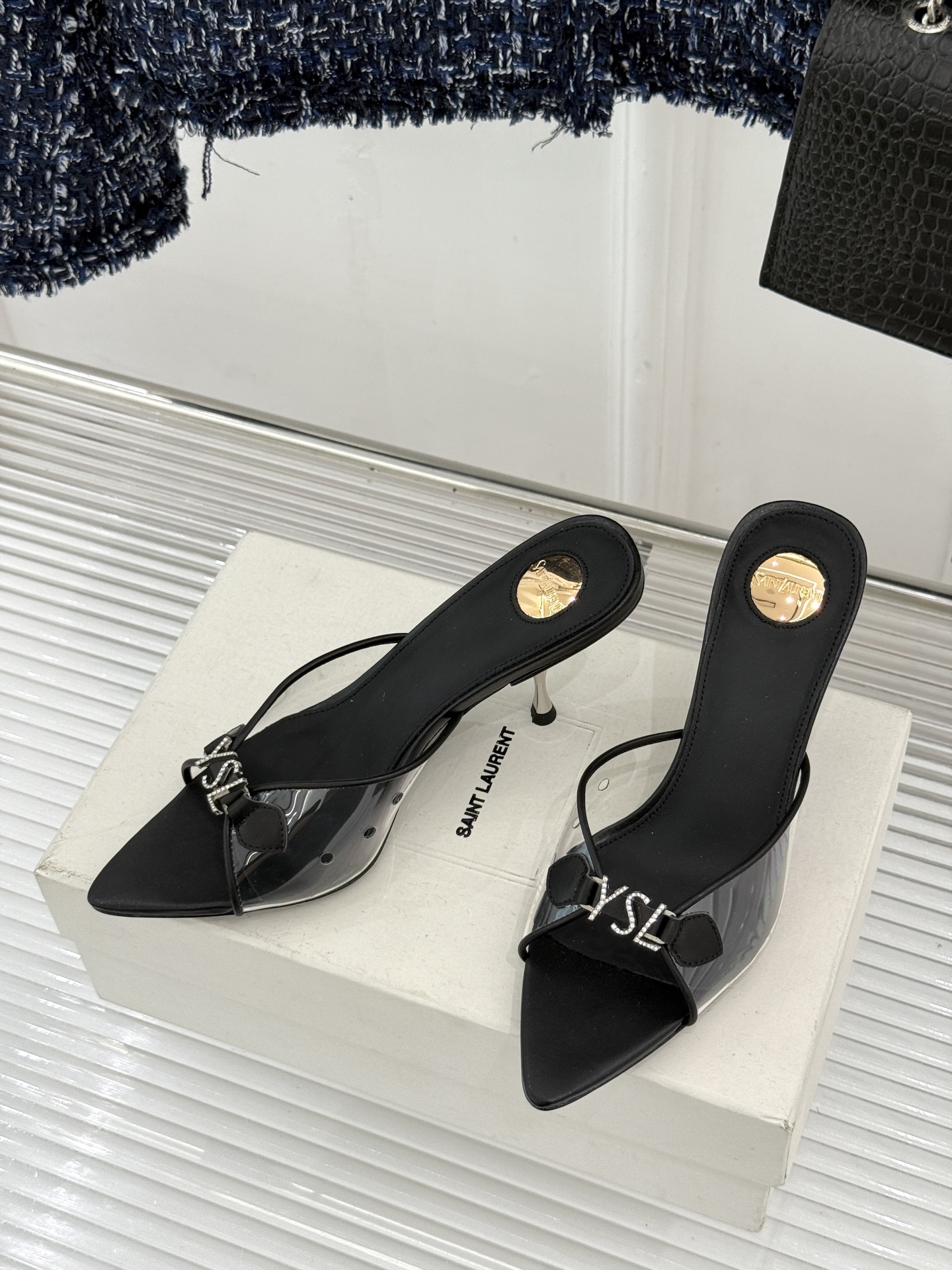 Saint Laurent /圣罗兰YSL26WF新品水钻YSL字母胶片尖头高跟拖鞋是法式性感与轻奢的极