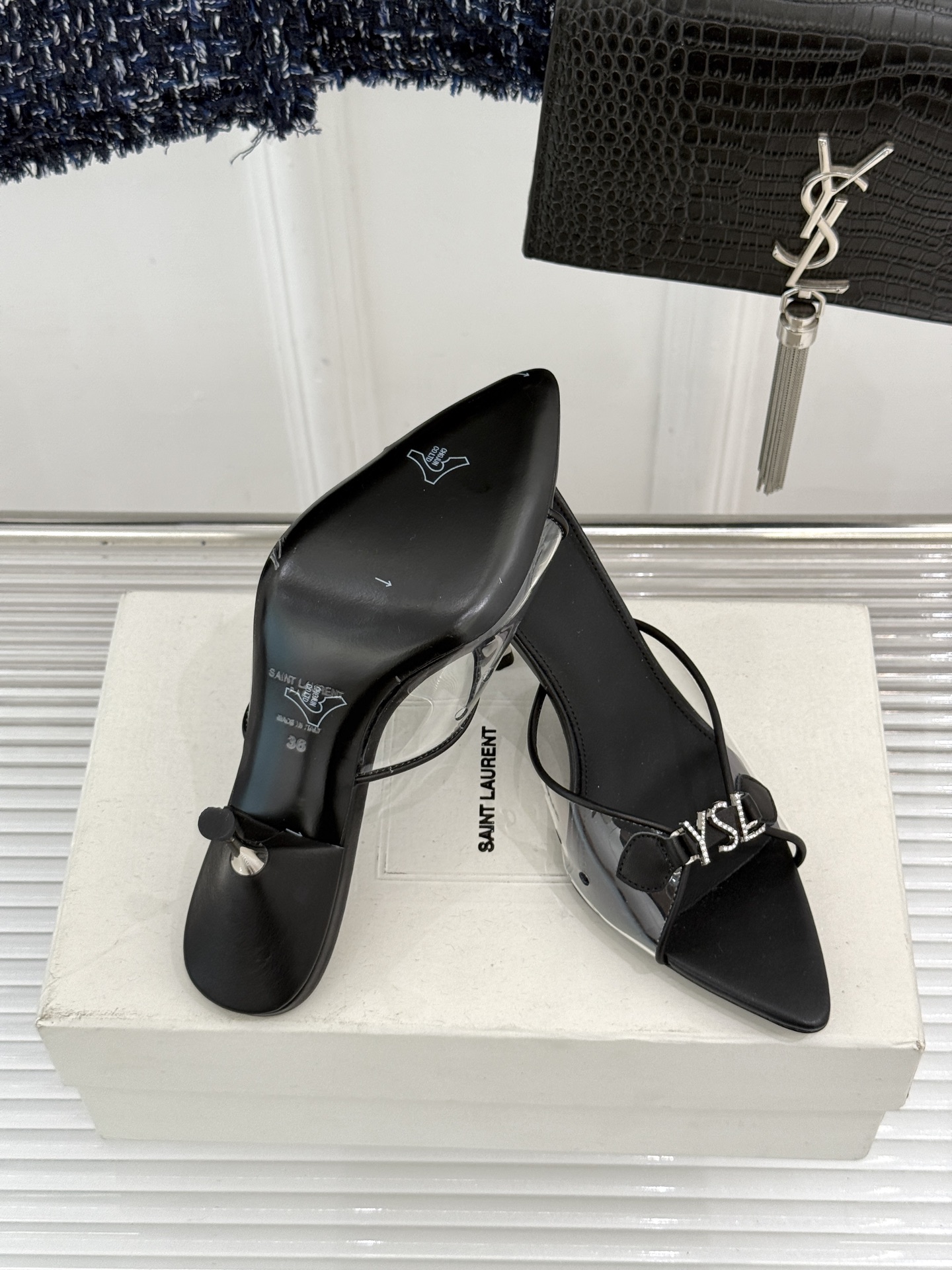 Saint Laurent /圣罗兰YSL26WF新品水钻YSL字母胶片尖头高跟拖鞋是法式性感与轻奢的极
