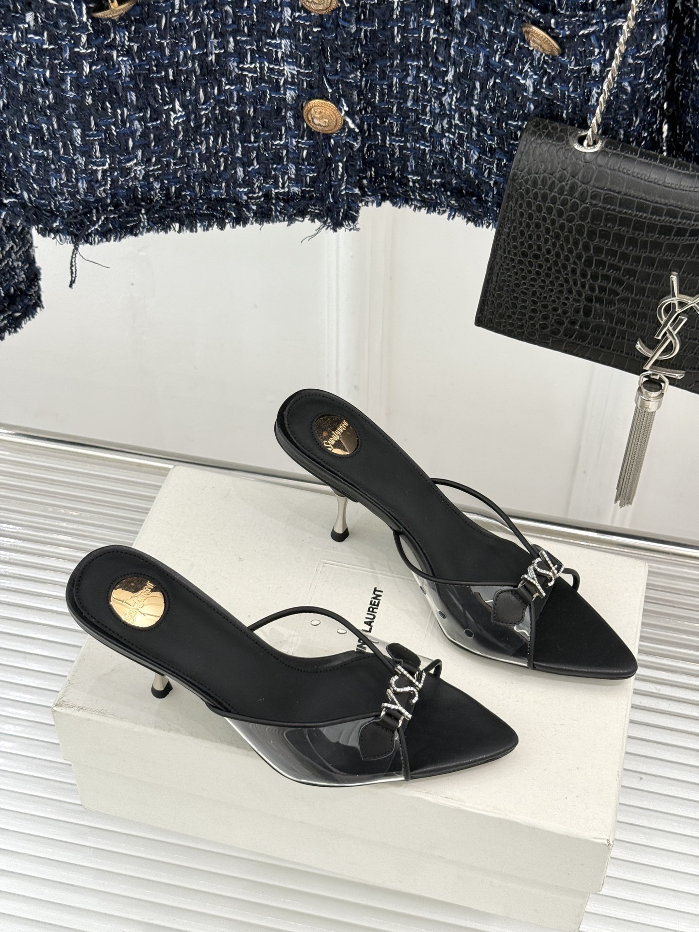 Saint Laurent /圣罗兰YSL26WF新品水钻YSL字母胶片尖头高跟拖鞋是法式性感与轻奢的极