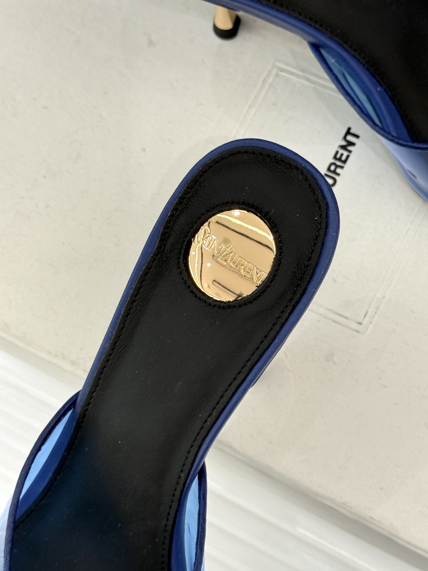 Saint Laurent /圣罗兰YSL26WF新品水钻YSL字母胶片尖头高跟拖鞋是法式性感与轻奢的极