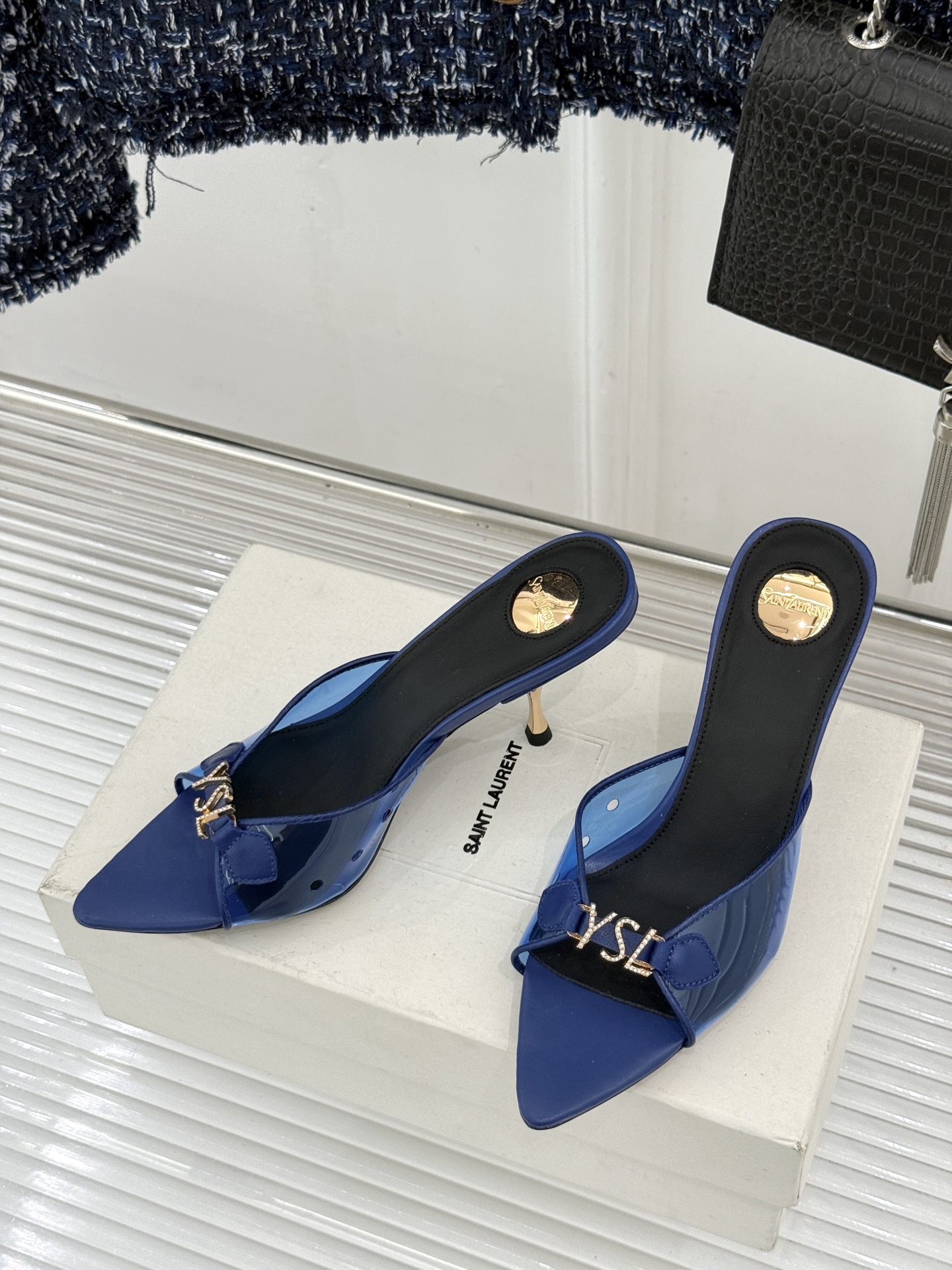 Saint Laurent /圣罗兰YSL26WF新品水钻YSL字母胶片尖头高跟拖鞋是法式性感与轻奢的极