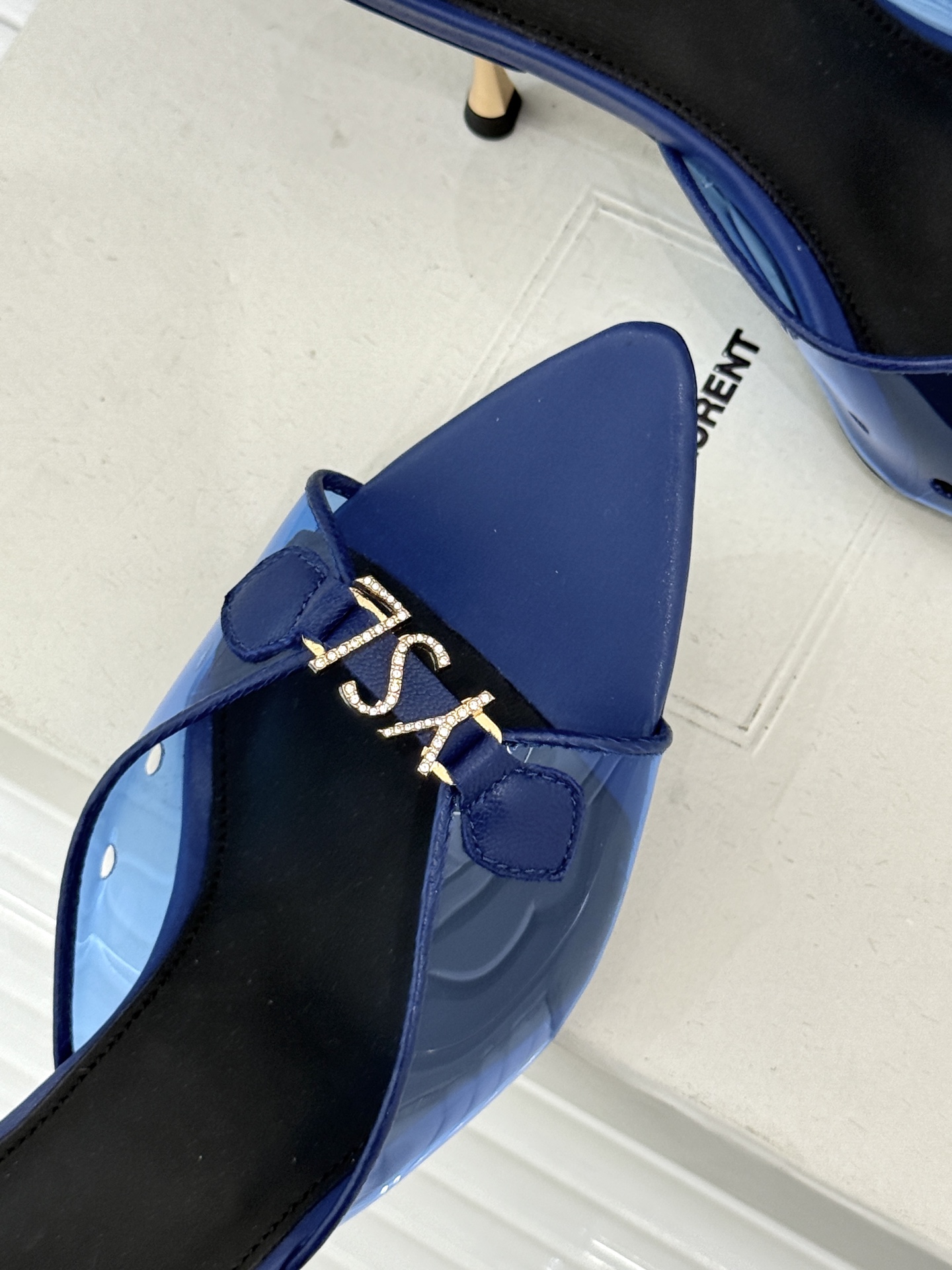 Saint Laurent /圣罗兰YSL26WF新品水钻YSL字母胶片尖头高跟拖鞋是法式性感与轻奢的极