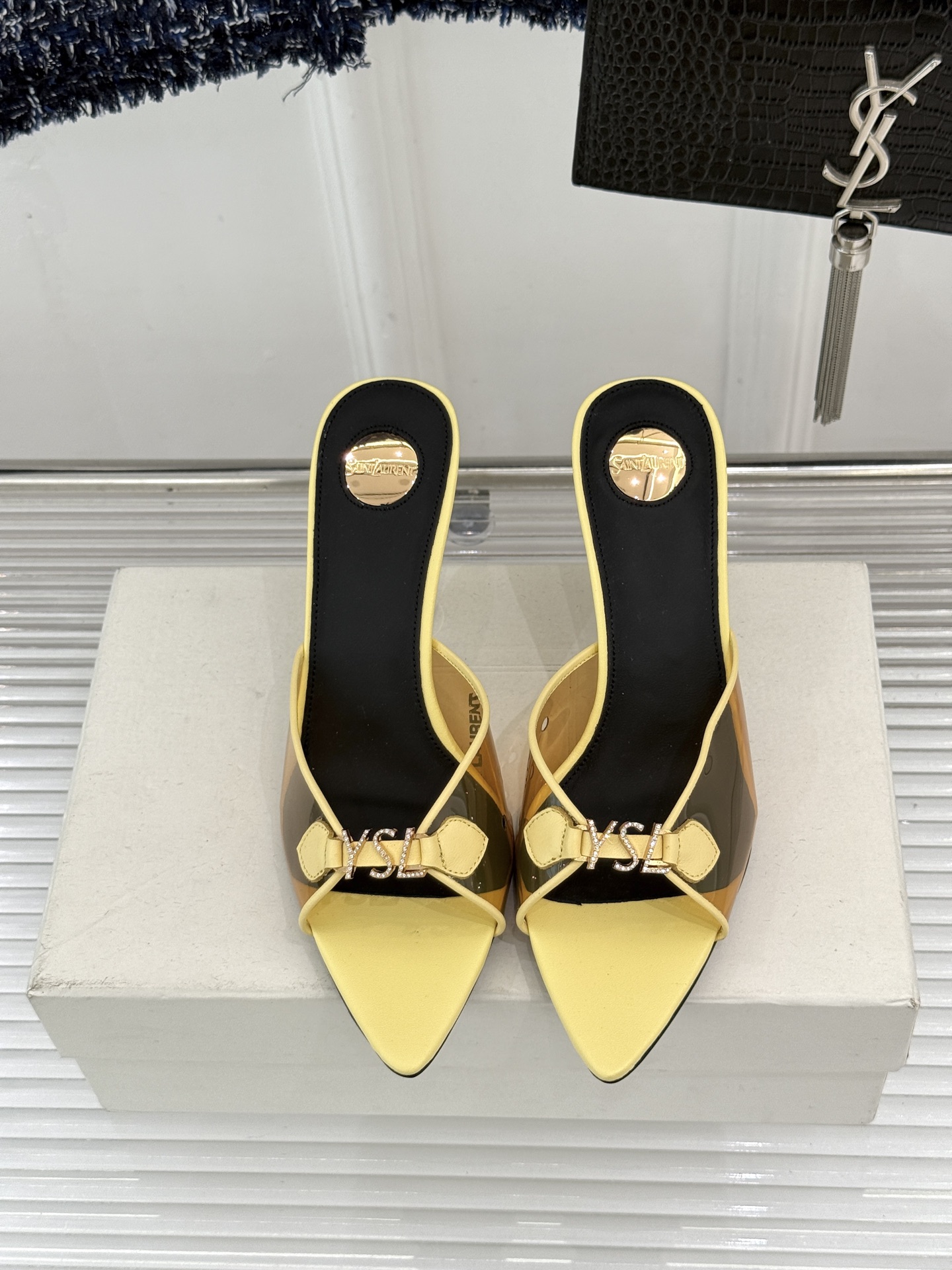 Saint Laurent /圣罗兰YSL26WF新品水钻YSL字母胶片尖头高跟拖鞋是法式性感与轻奢的极