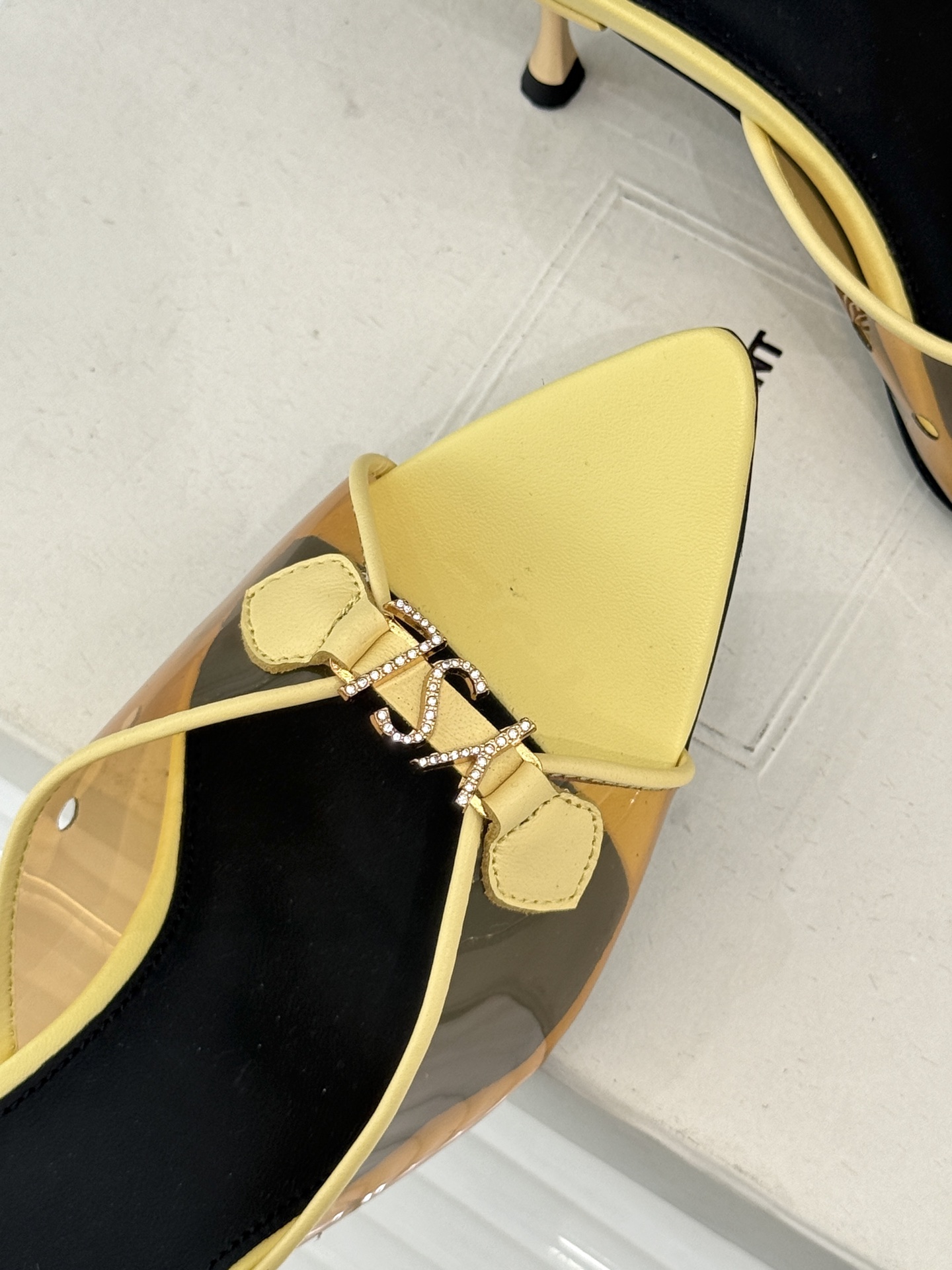 Saint Laurent /圣罗兰YSL26WF新品水钻YSL字母胶片尖头高跟拖鞋是法式性感与轻奢的极