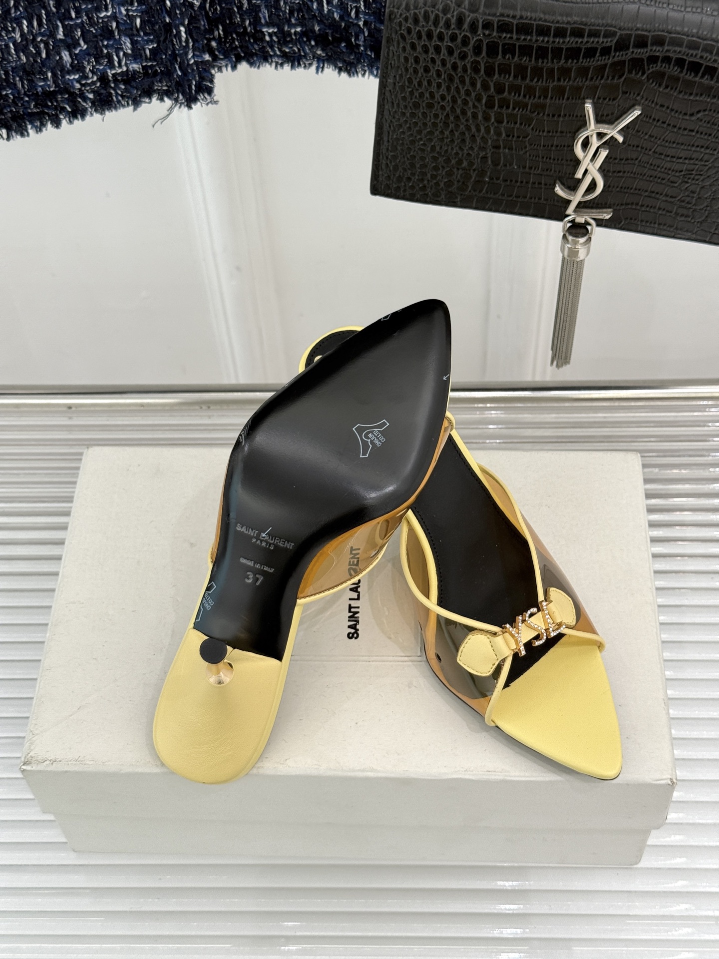 Saint Laurent /圣罗兰YSL26WF新品水钻YSL字母胶片尖头高跟拖鞋是法式性感与轻奢的极