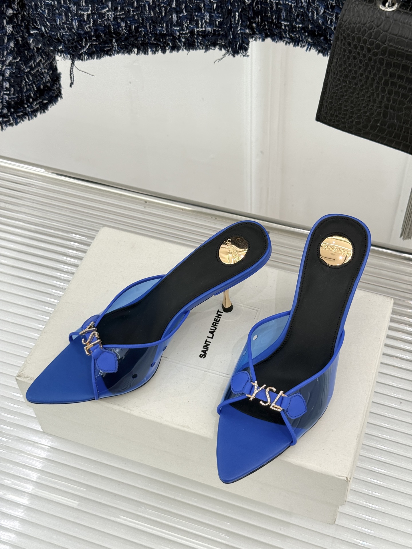 Saint Laurent /圣罗兰YSL26WF新品水钻YSL字母胶片尖头高跟拖鞋是法式性感与轻奢的极