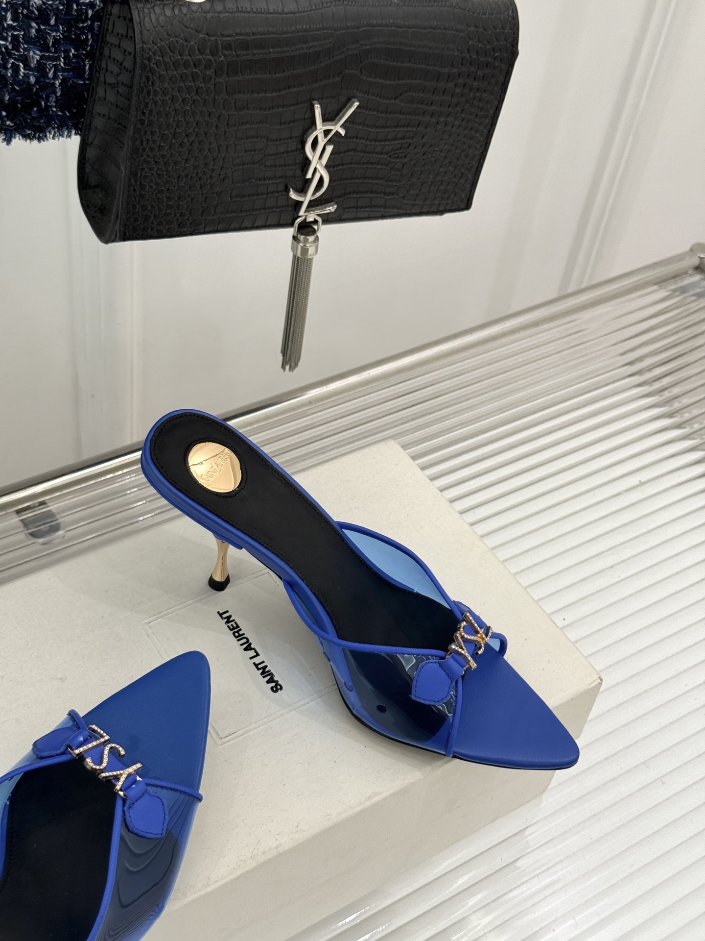 Saint Laurent /圣罗兰YSL26WF新品水钻YSL字母胶片尖头高跟拖鞋是法式性感与轻奢的极