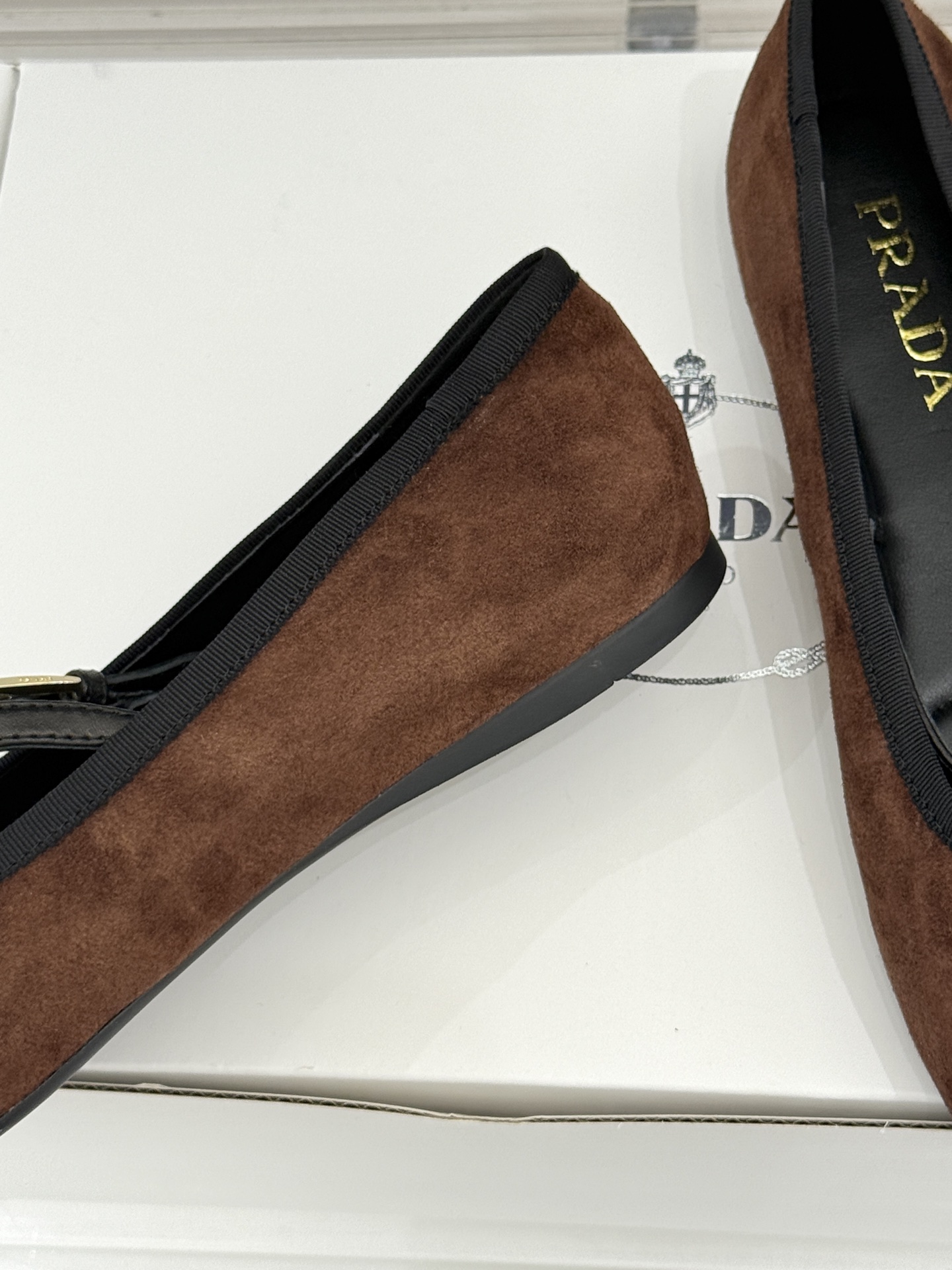 （原版飞机盒＋10）Prada/普拉达26WF新品三角标玛丽珍鞋复古优雅 重塑摩登气质标志性珐琅三角徽标