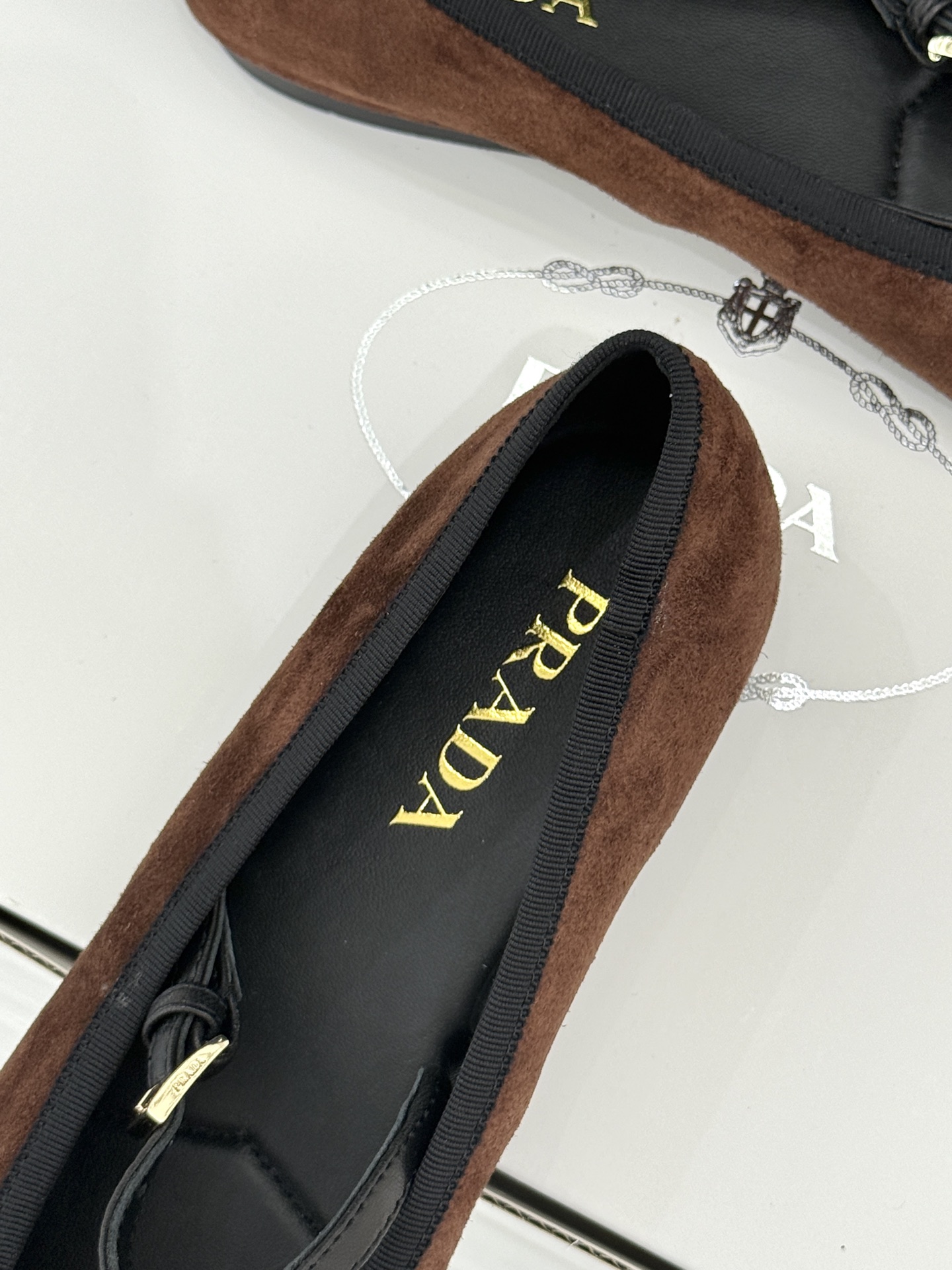 （原版飞机盒＋10）Prada/普拉达26WF新品三角标玛丽珍鞋复古优雅 重塑摩登气质标志性珐琅三角徽标