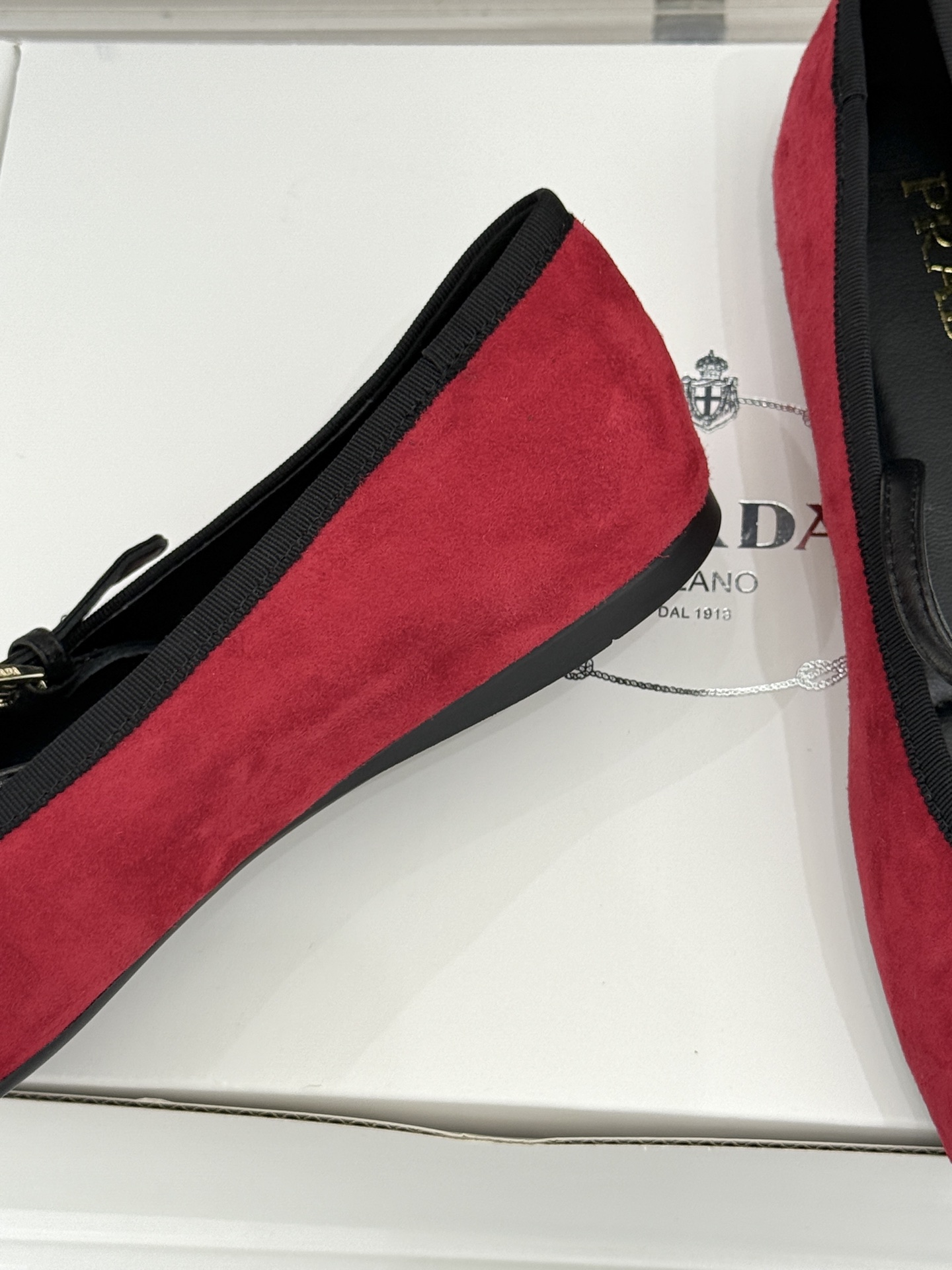 （原版飞机盒＋10）Prada/普拉达26WF新品三角标玛丽珍鞋复古优雅 重塑摩登气质标志性珐琅三角徽标