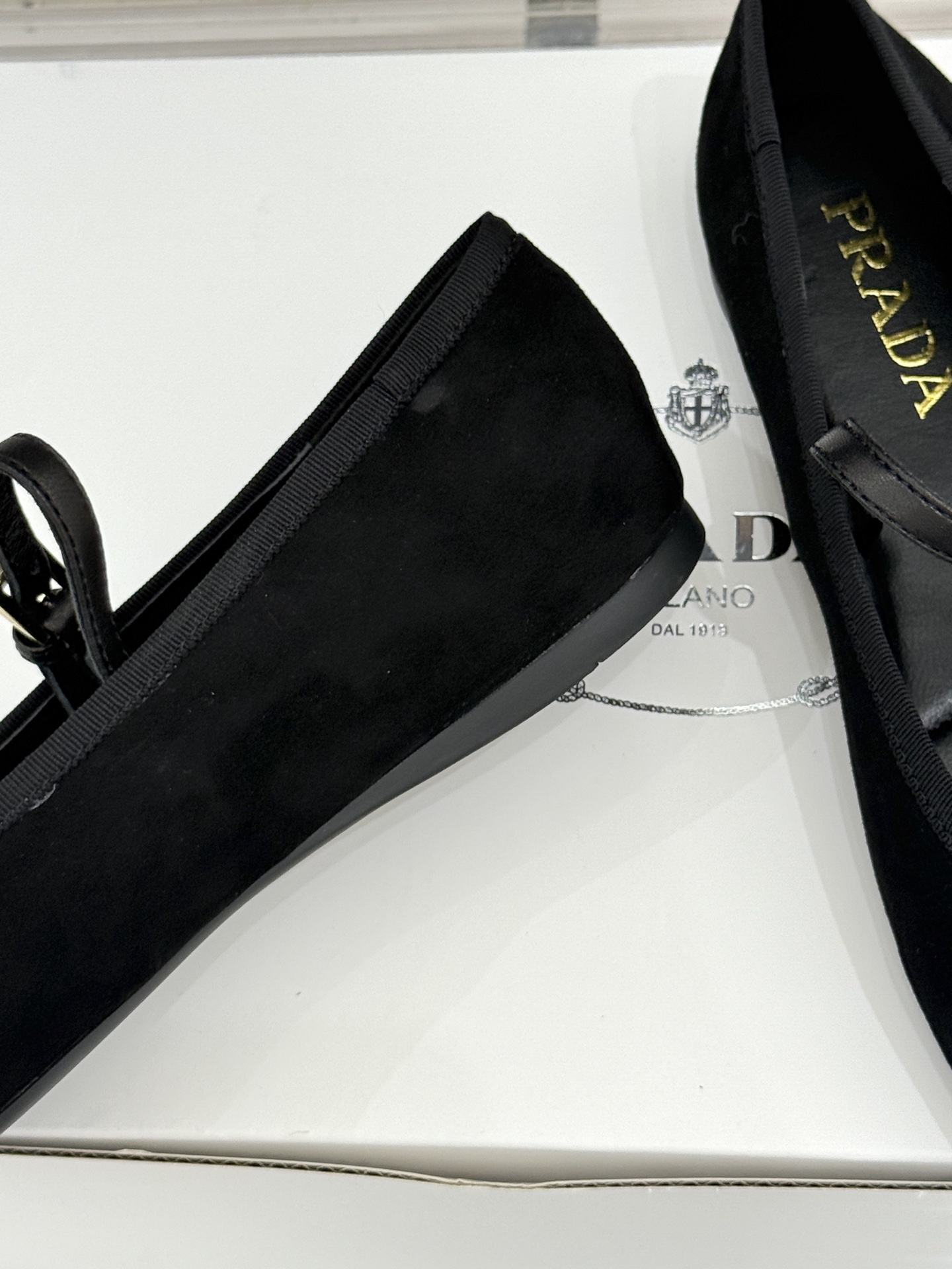 （原版飞机盒＋10）Prada/普拉达26WF新品三角标玛丽珍鞋复古优雅 重塑摩登气质标志性珐琅三角徽标