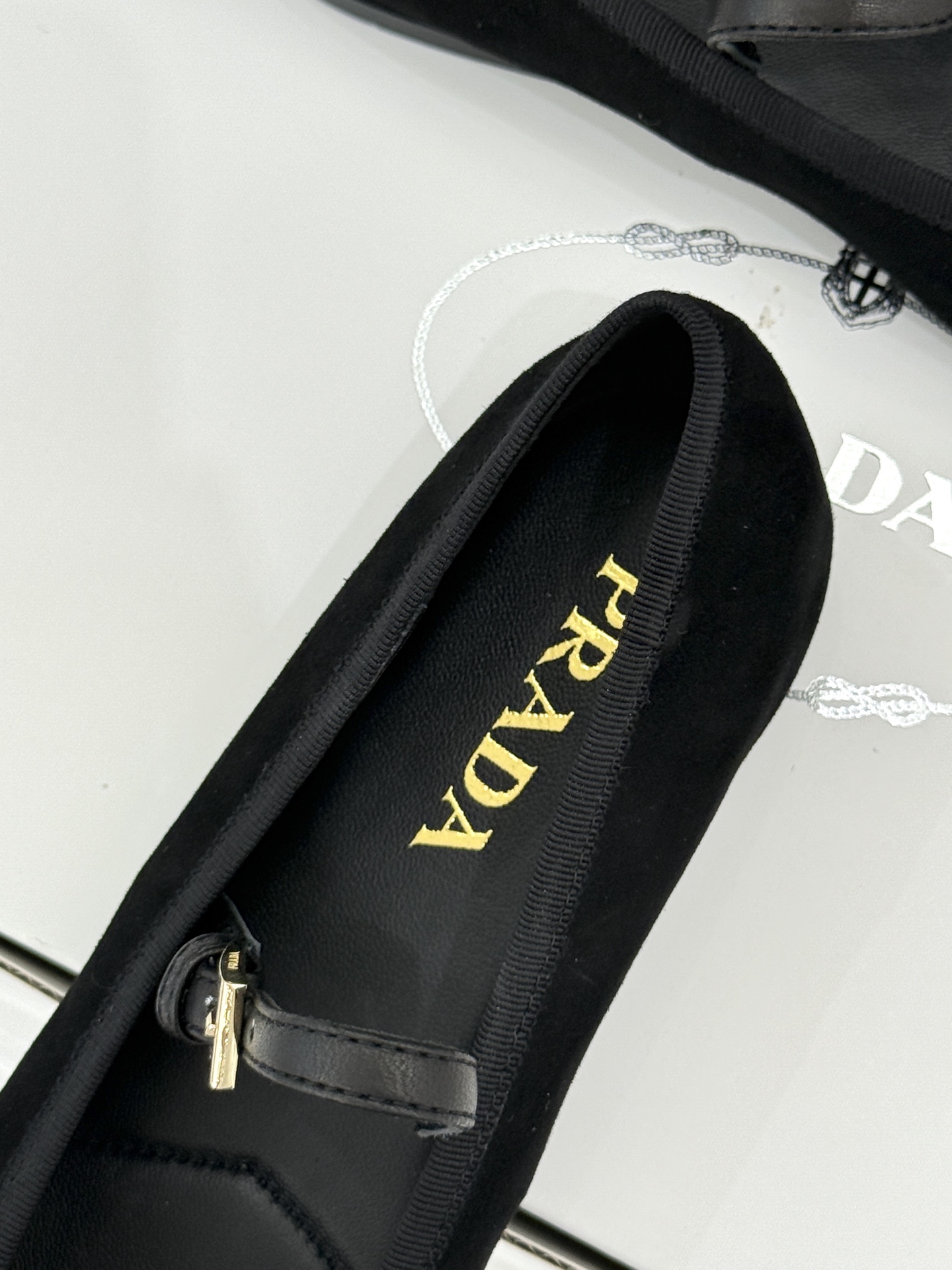 （原版飞机盒＋10）Prada/普拉达26WF新品三角标玛丽珍鞋复古优雅 重塑摩登气质标志性珐琅三角徽标