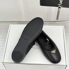 (原版飞机盒+10)Prada/普拉达26WF新品三角标玛丽珍鞋复古优雅 重塑摩登气质标志性珐琅三角徽标 (原版飞机盒+10)Prada/普拉达26WF新品三角标玛丽珍鞋复古优雅 重塑摩登气质标志性珐琅三角徽标