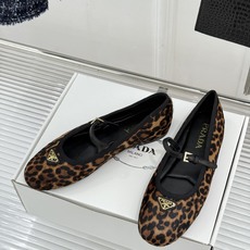 (原版飞机盒+10)Prada/普拉达26WF新品三角标玛丽珍鞋复古优雅 重塑摩登气质标志性珐琅三角徽标 (原版飞机盒+10)Prada/普拉达26WF新品三角标玛丽珍鞋复古优雅 重塑摩登气质标志性珐琅三角徽标