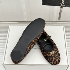 (原版飞机盒+10)Prada/普拉达26WF新品三角标玛丽珍鞋复古优雅 重塑摩登气质标志性珐琅三角徽标 (原版飞机盒+10)Prada/普拉达26WF新品三角标玛丽珍鞋复古优雅 重塑摩登气质标志性珐琅三角徽标