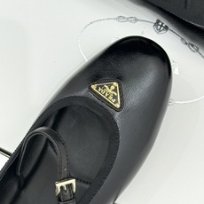 (原版飞机盒+10)Prada/普拉达26WF新品三角标玛丽珍鞋复古优雅 重塑摩登气质标志性珐琅三角徽标 (原版飞机盒+10)Prada/普拉达26WF新品三角标玛丽珍鞋复古优雅 重塑摩登气质标志性珐琅三角徽标