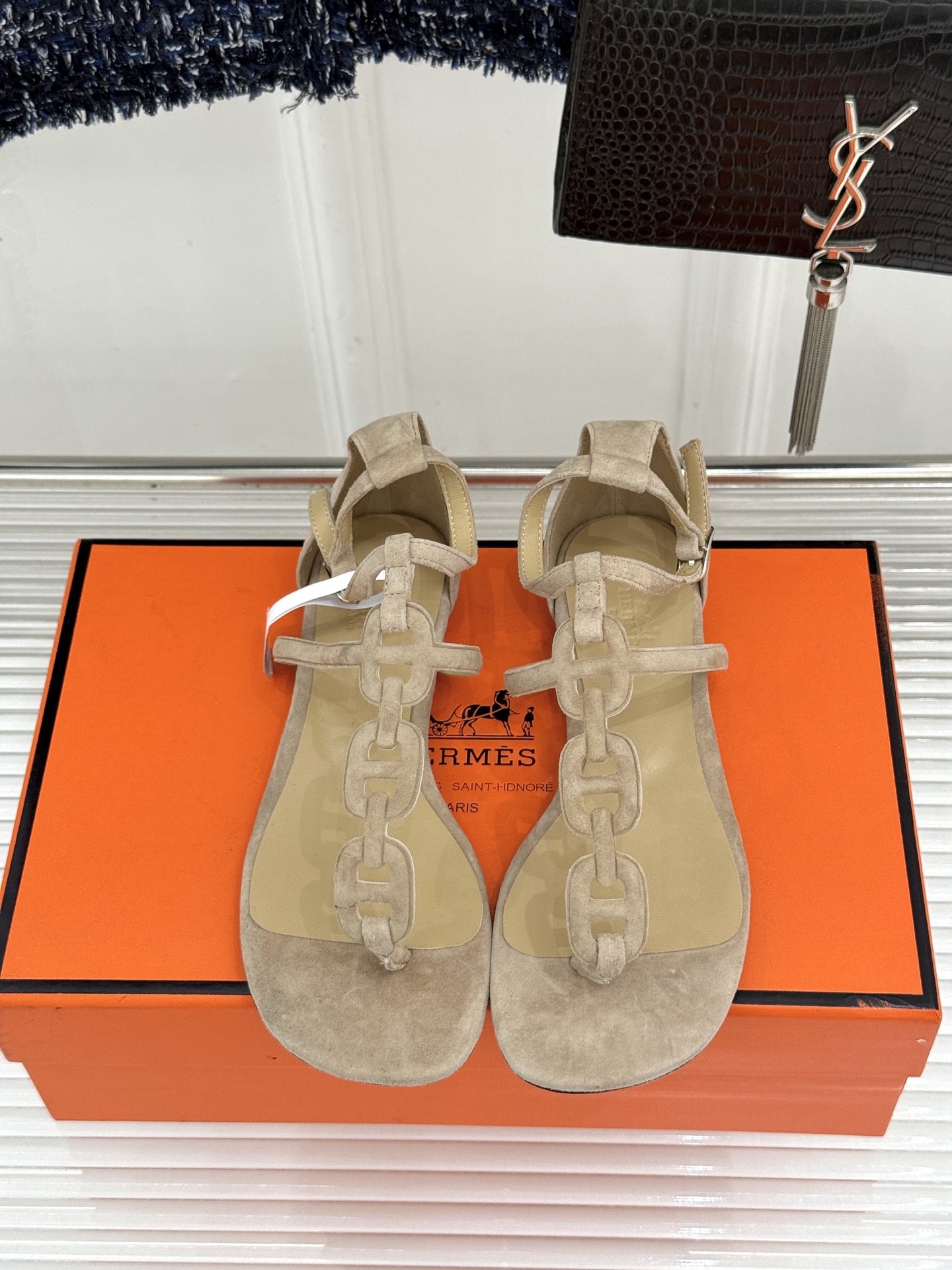 （配原版飞机盒）Hermès/爱马仕26WF新品猪鼻子链条平底凉鞋经典猪鼻子链条平底凉鞋法式奢雅格调一眼