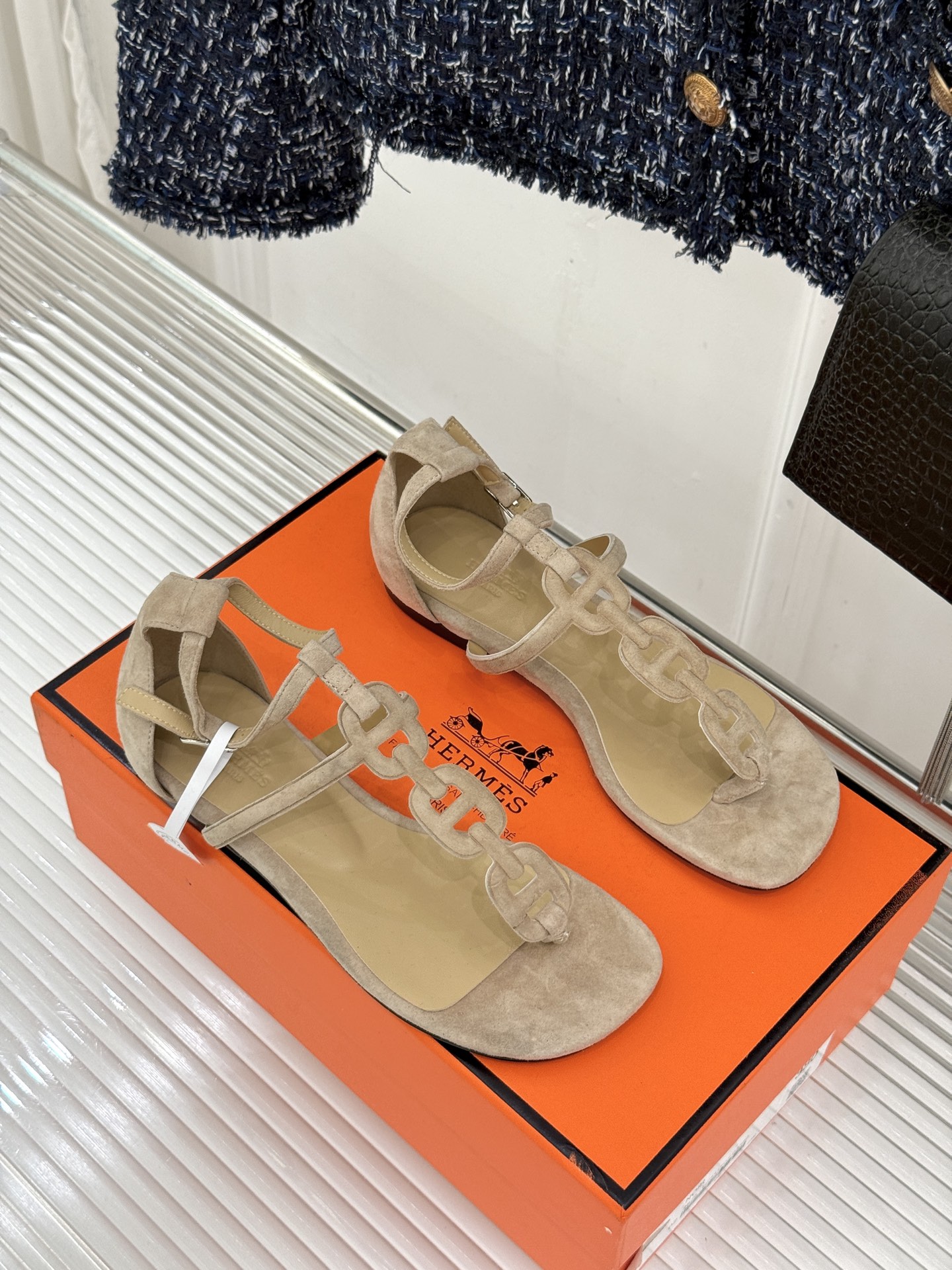 （配原版飞机盒）Hermès/爱马仕26WF新品猪鼻子链条平底凉鞋经典猪鼻子链条平底凉鞋法式奢雅格调一眼