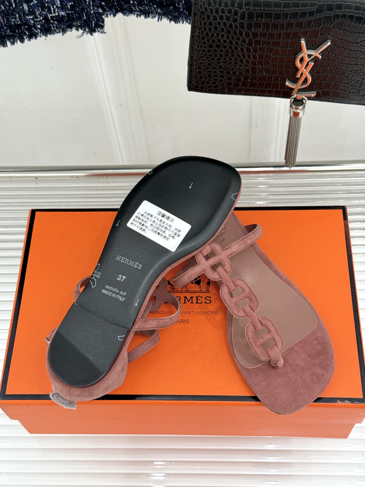 （配原版飞机盒）Hermès/爱马仕26WF新品猪鼻子链条平底凉鞋经典猪鼻子链条平底凉鞋法式奢雅格调一眼