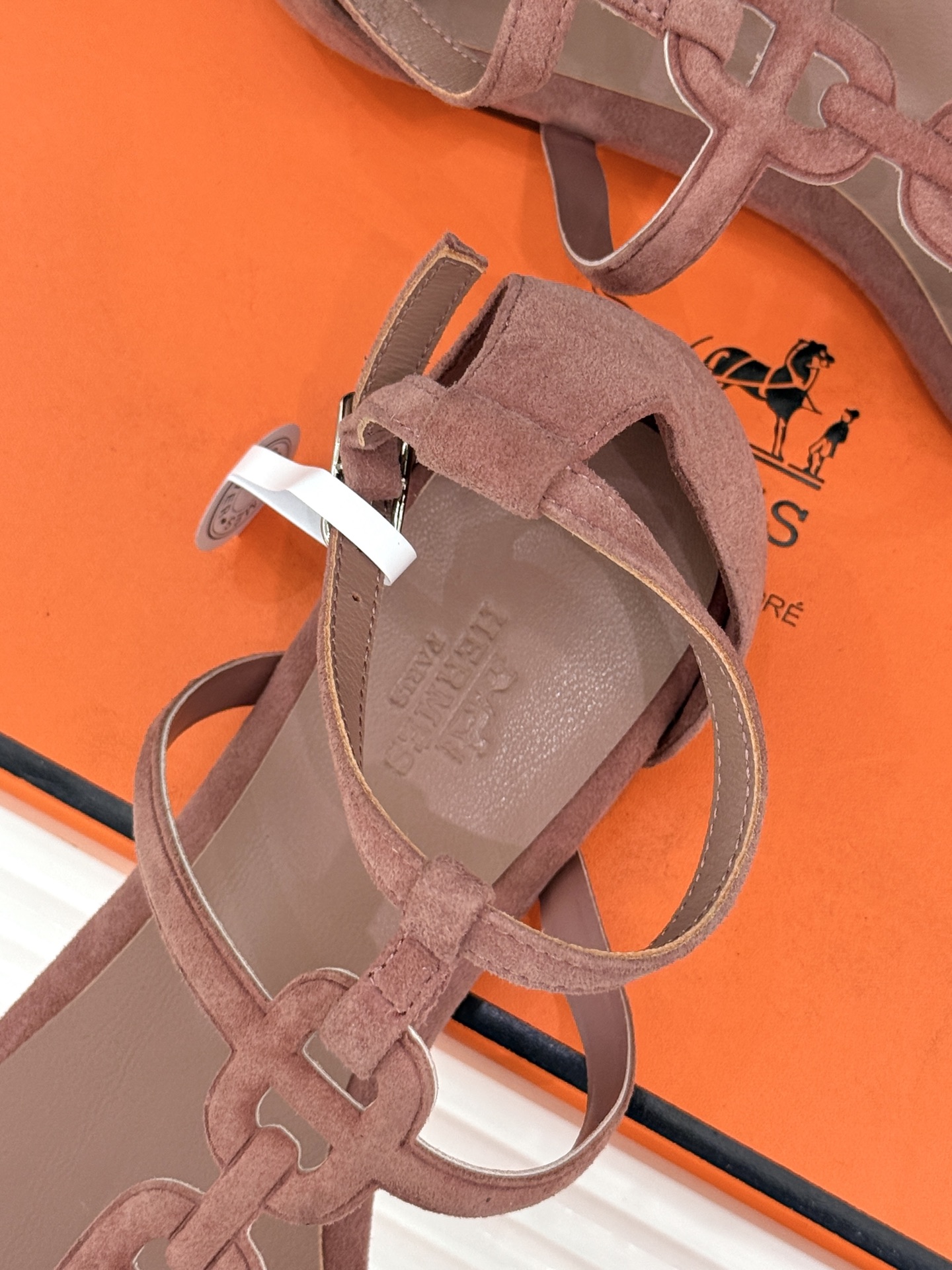 （配原版飞机盒）Hermès/爱马仕26WF新品猪鼻子链条平底凉鞋经典猪鼻子链条平底凉鞋法式奢雅格调一眼